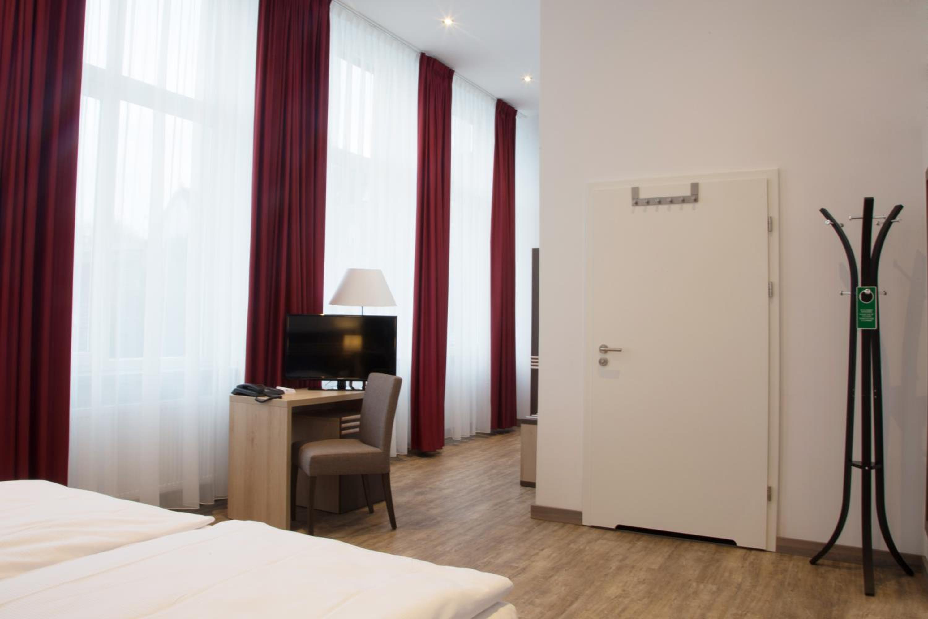 Double Room - Disability Access - Photo 4