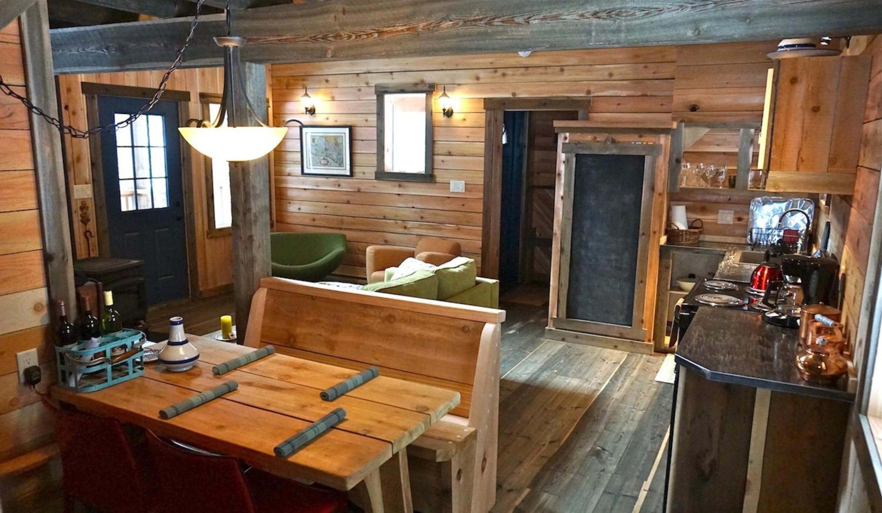 Two-Bedroom Chalet (Heritage Cabin) photo 3
