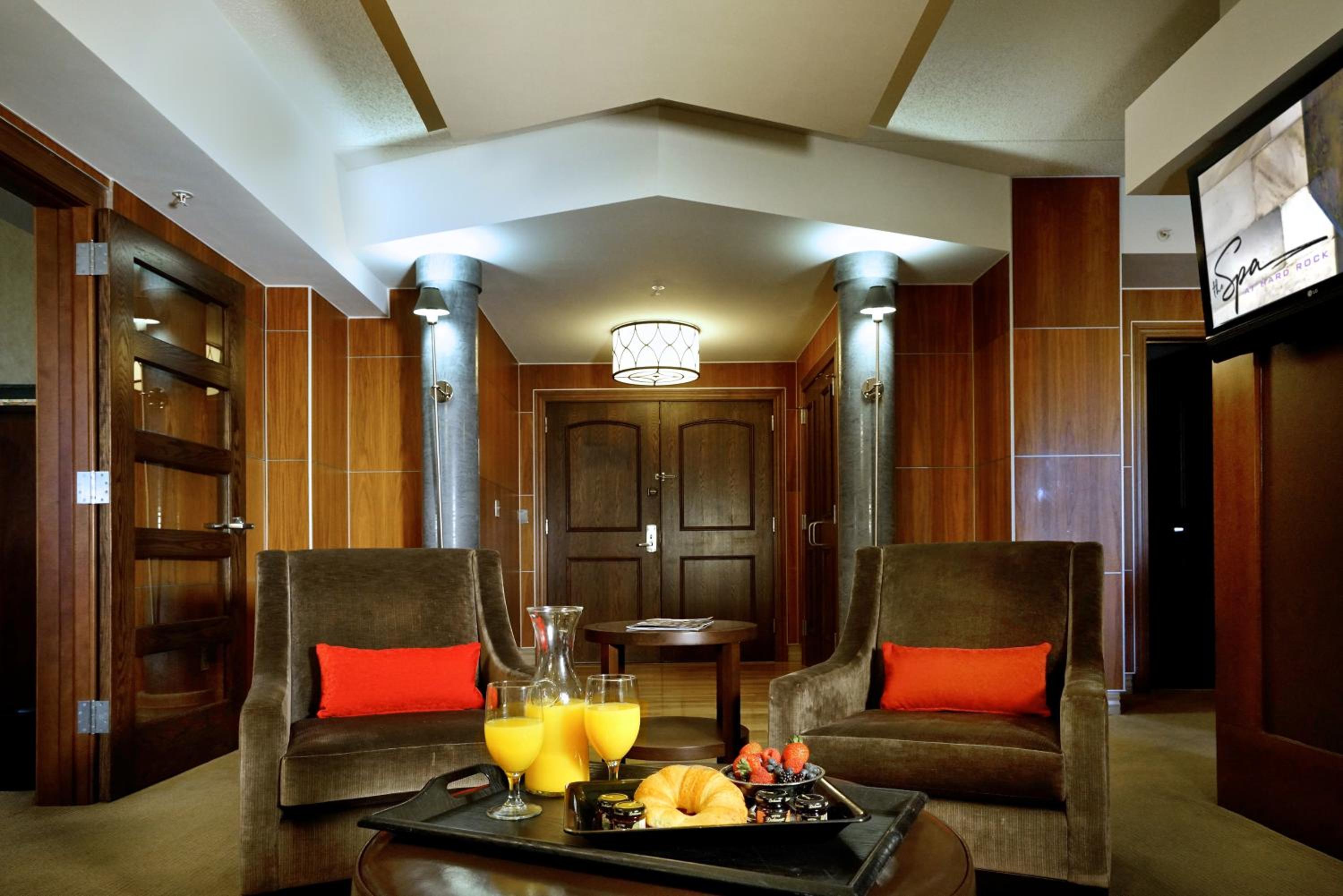 Cherokee Suite Hard Rock Tower  - Photo 3