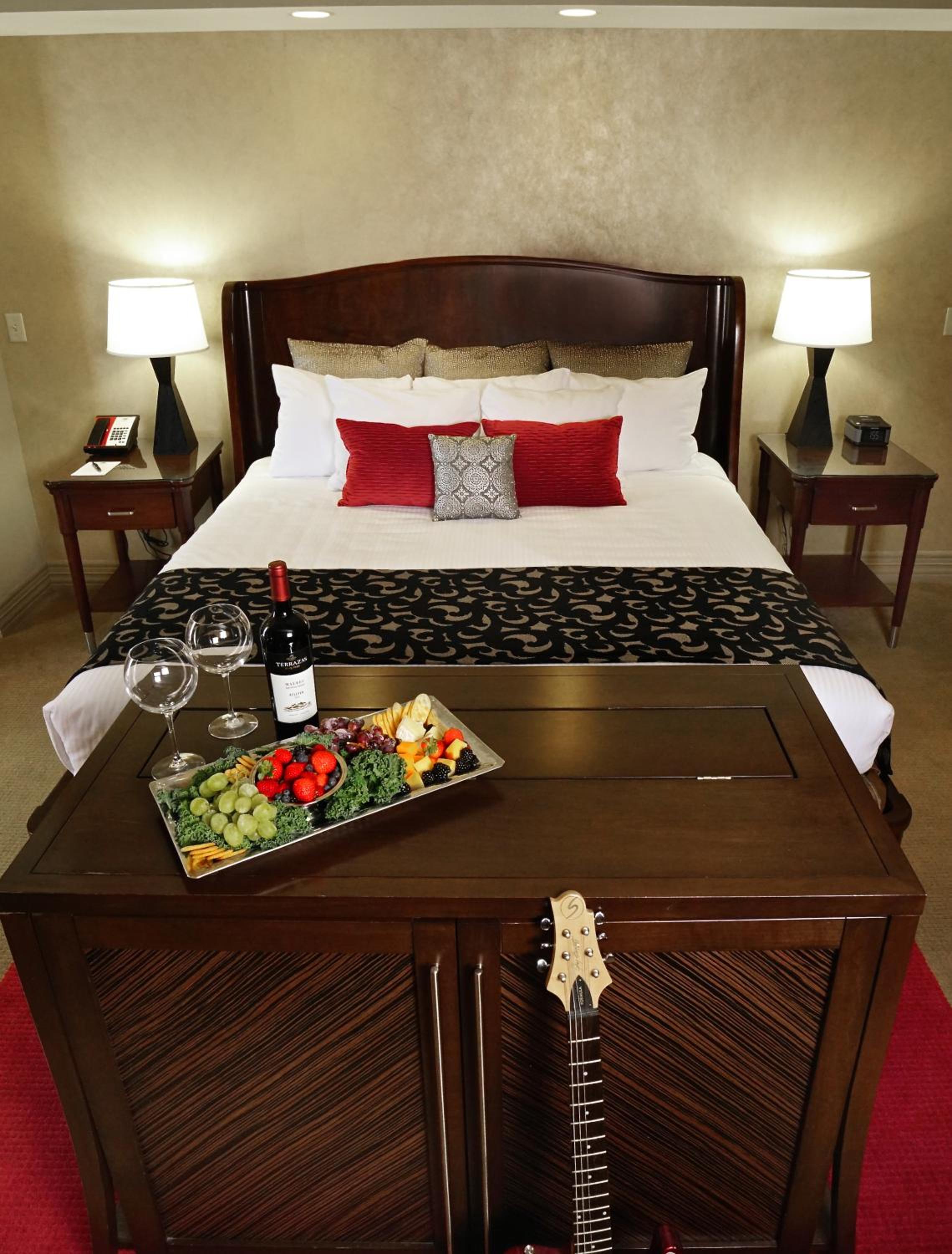 Cherokee Suite Hard Rock Tower  - Photo 4
