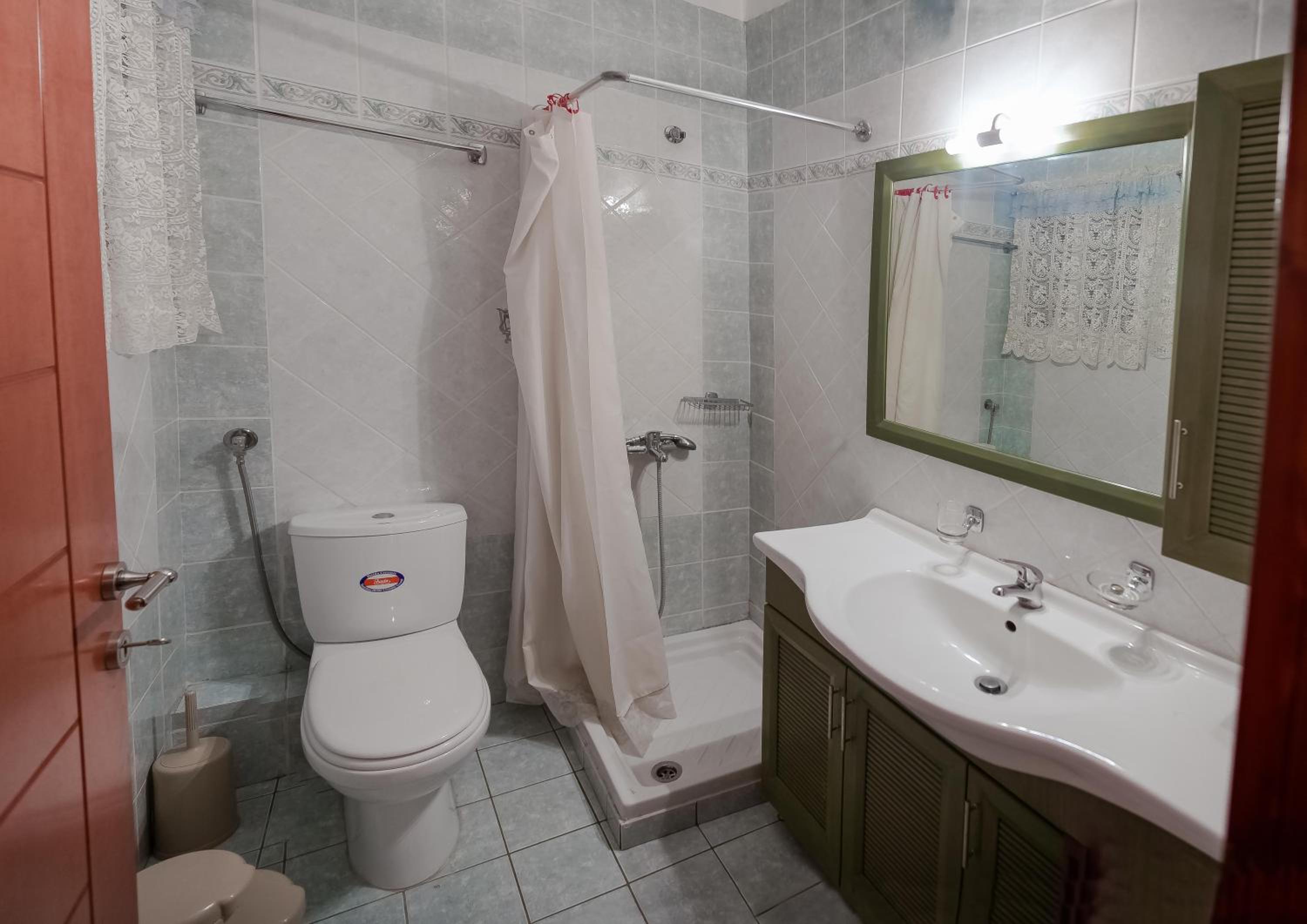 Three-Bedroom Apartment - Photo 6
