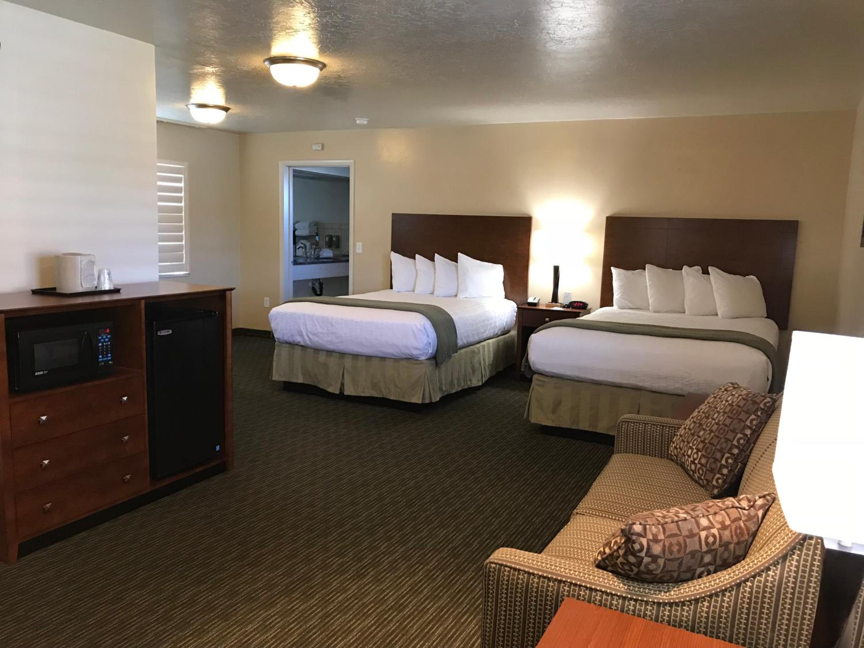 Two Queen Suite with Roll-In Shower - Non-Smoking/Disability Access