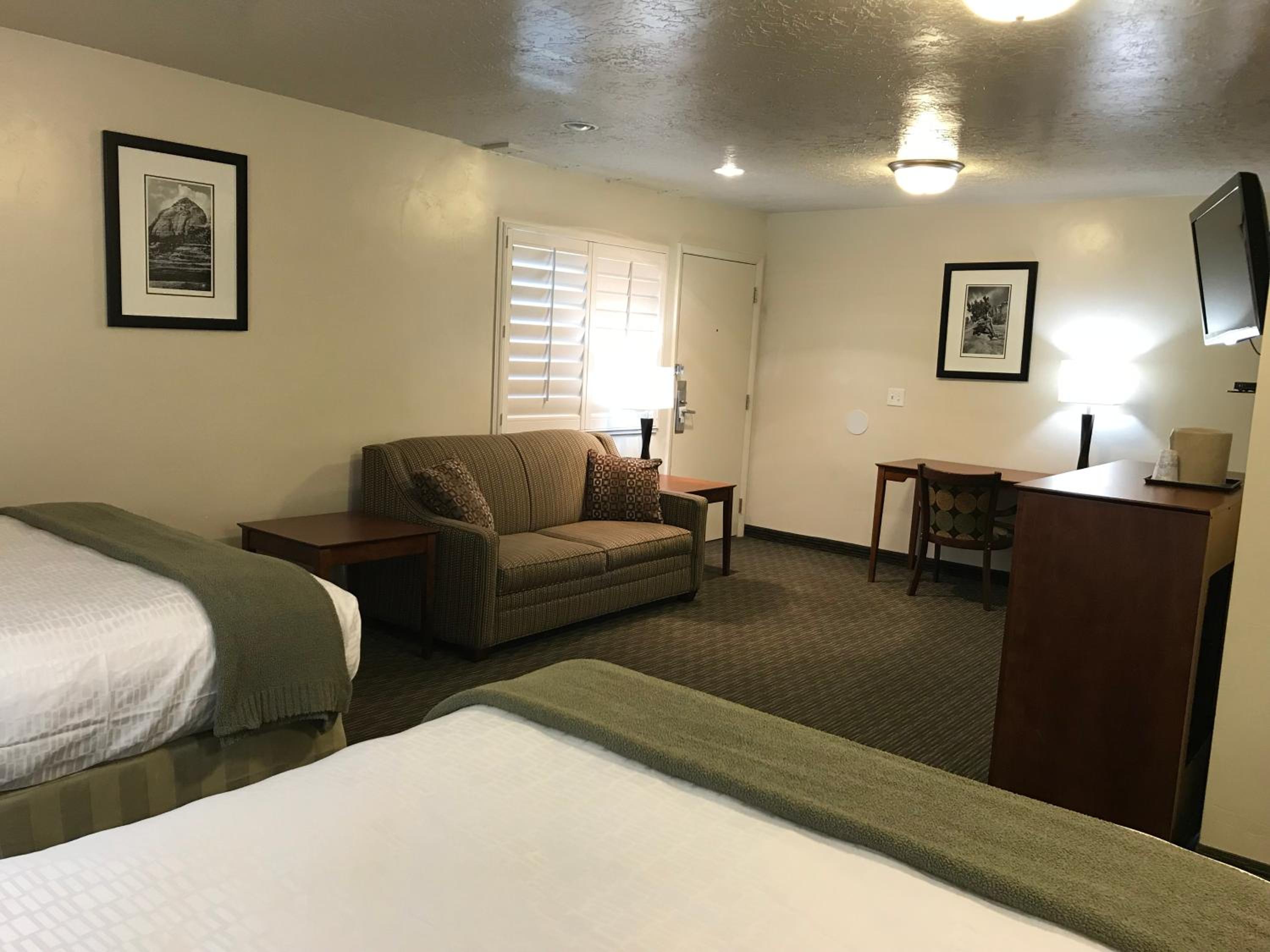 Two Queen Suite with Roll-In Shower - Non-Smoking/Disability Access photo 3