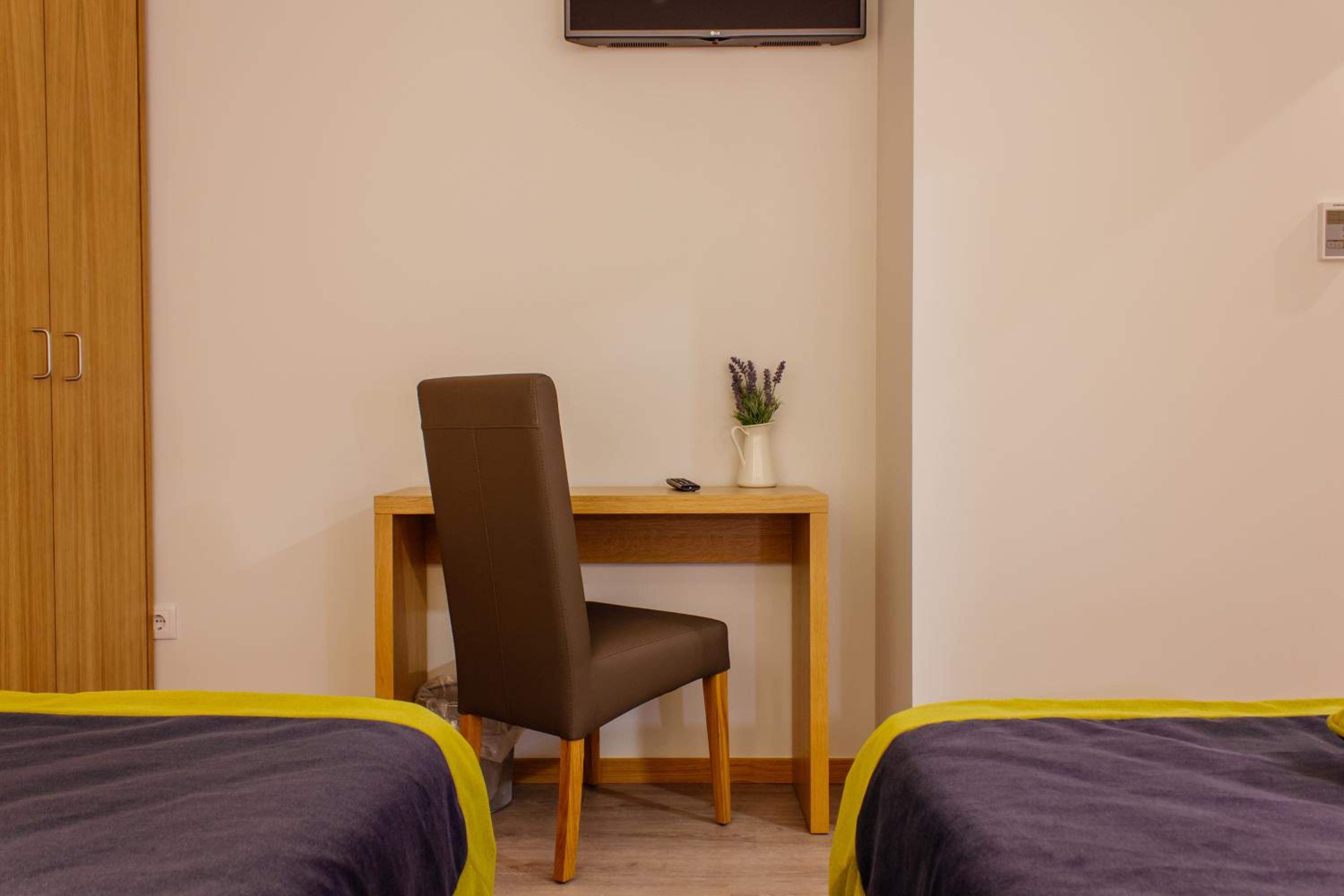 Twin Room with Extra Bed photo 2