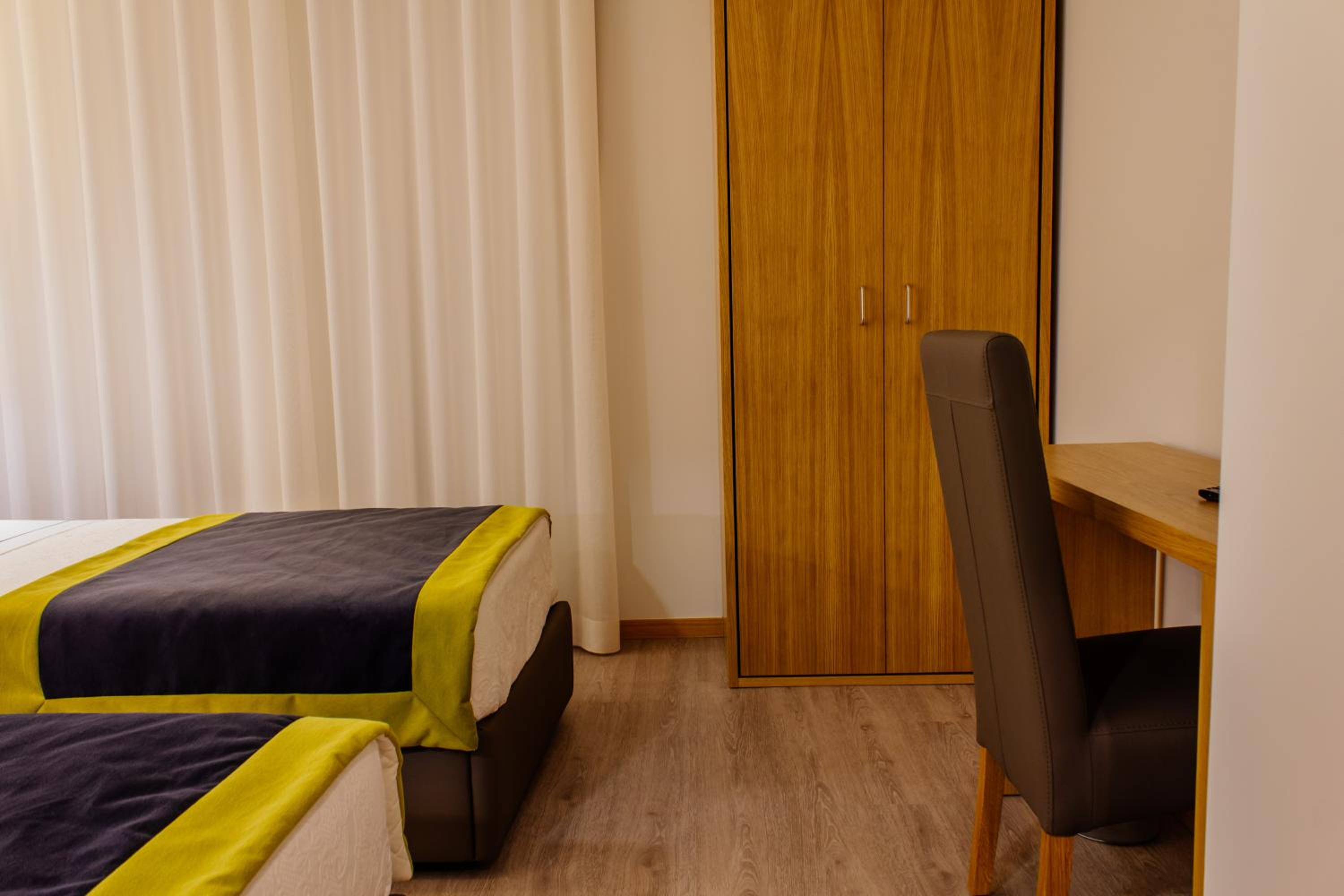 Twin Room with Extra Bed photo 1