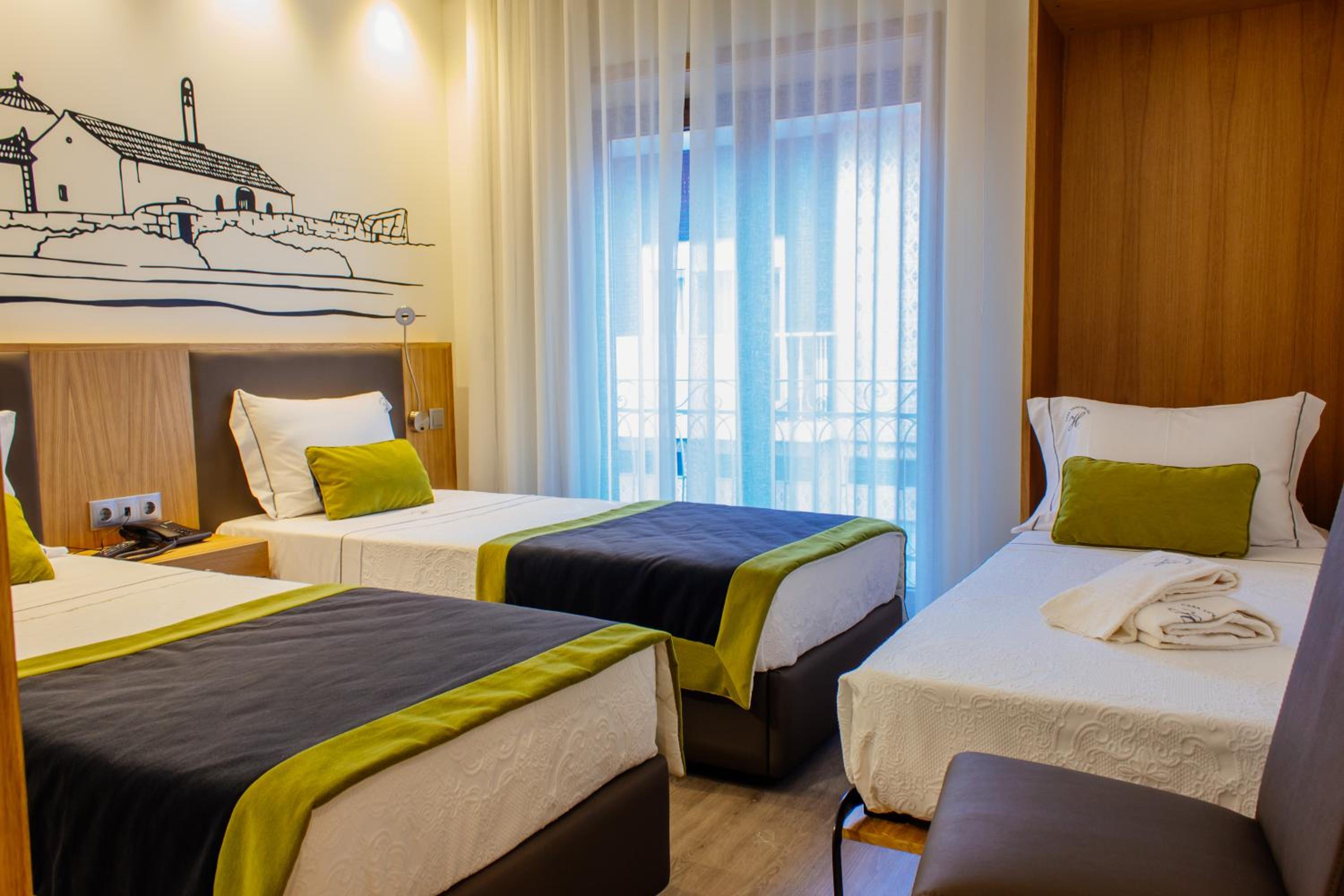 Twin Room with Extra Bed photo 3