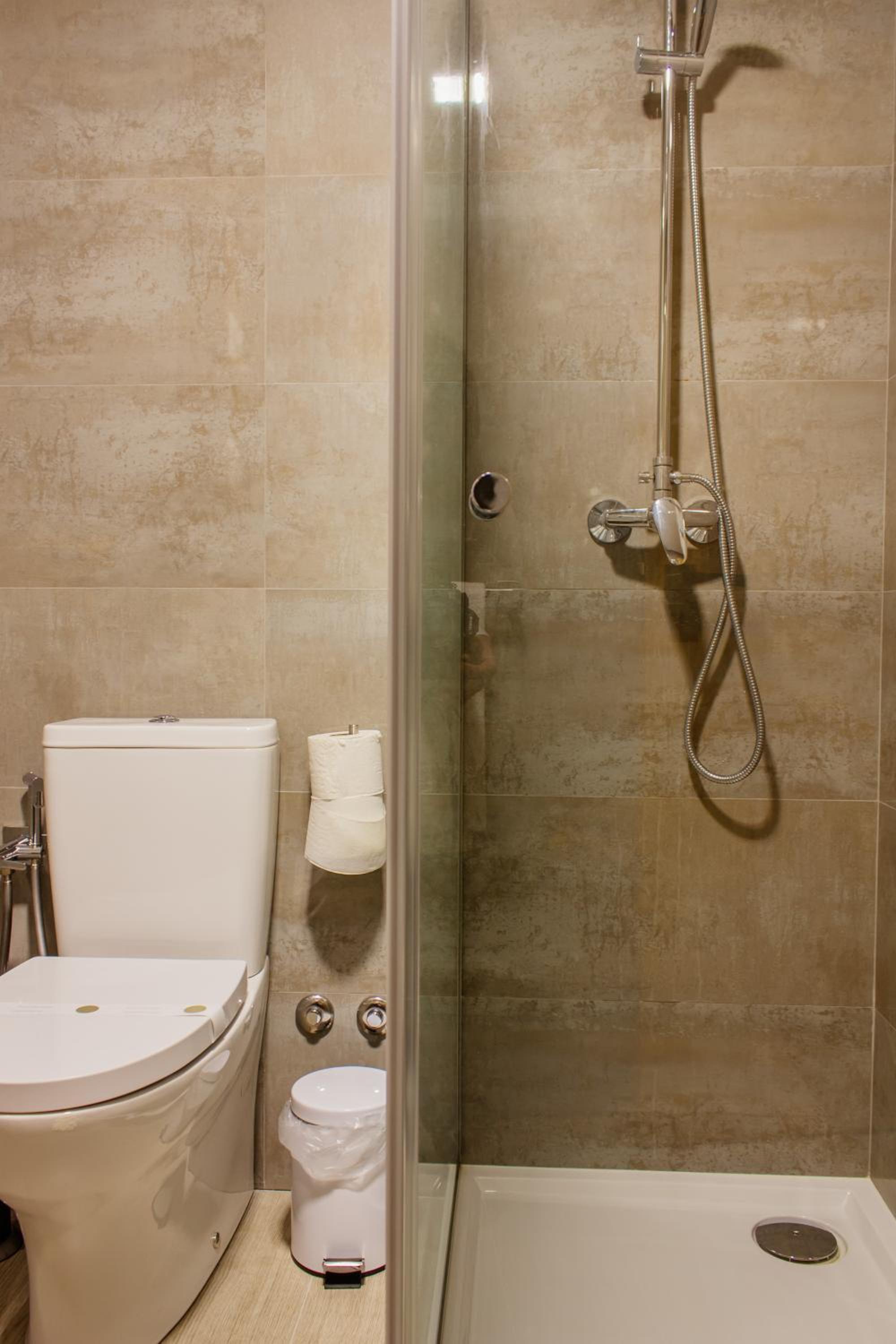 Deluxe Double Room with Shower photo 3