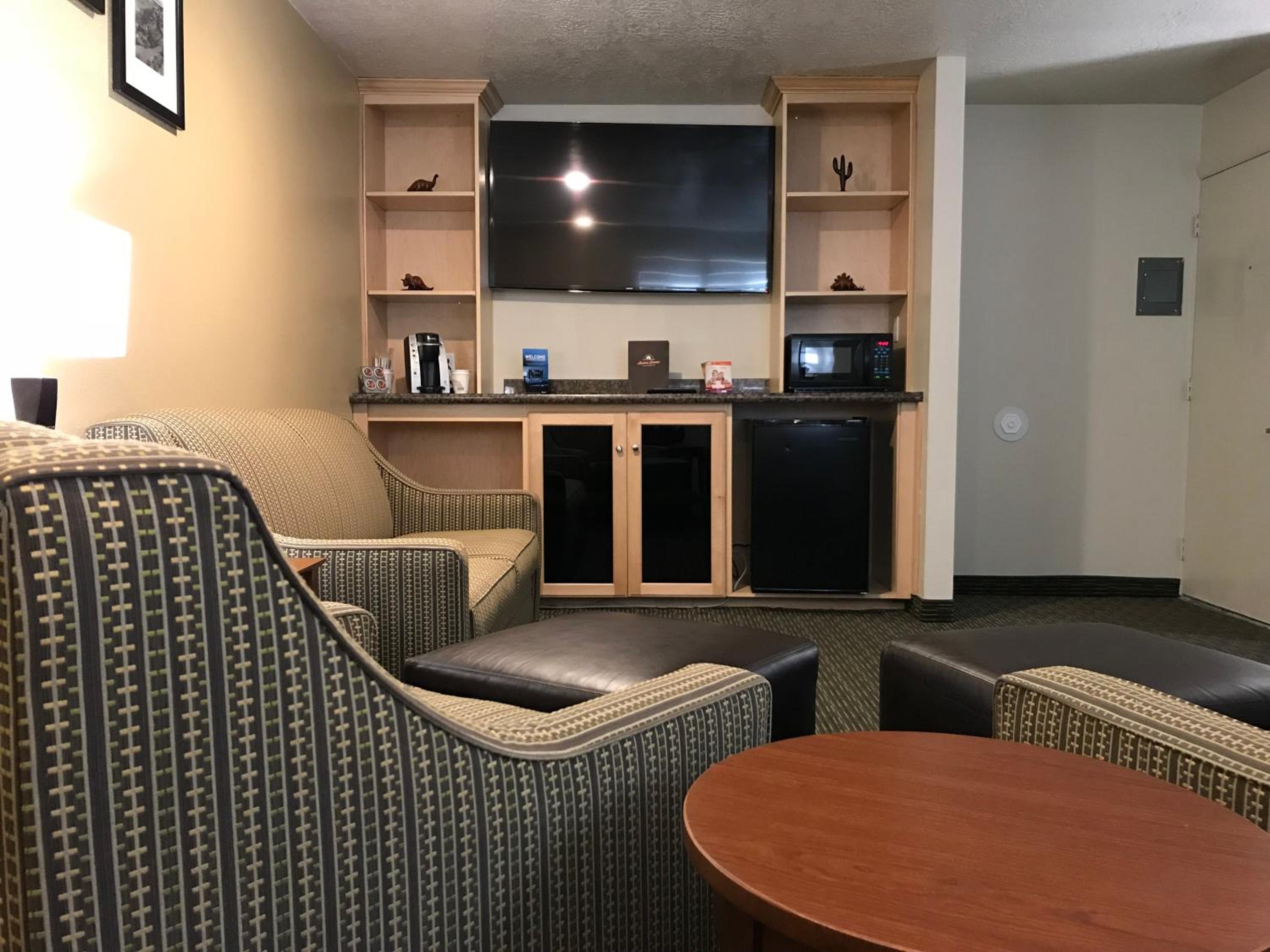 King Suite with Sofa Bed - Non-Smoking photo 2