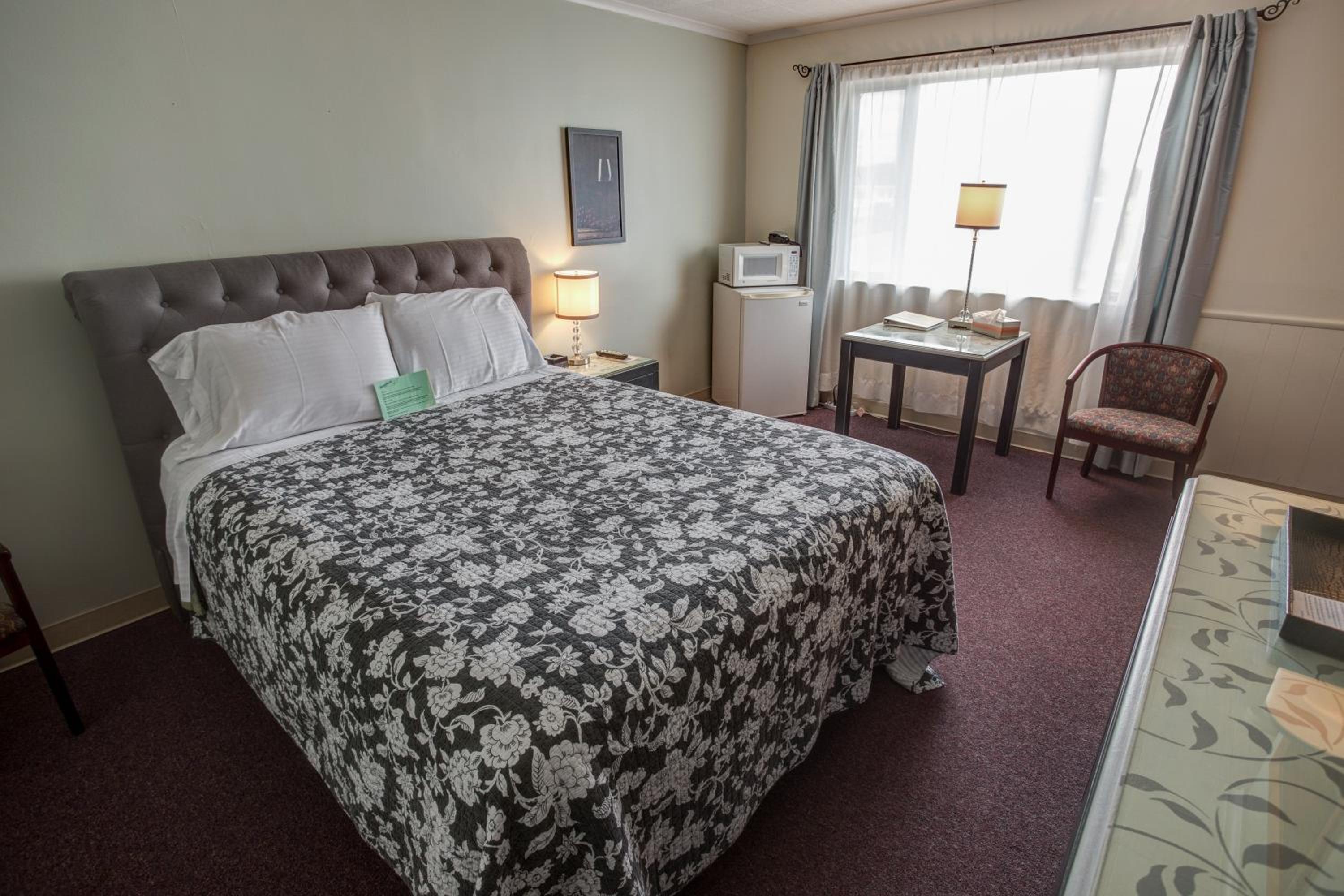 Queen Room photo 3