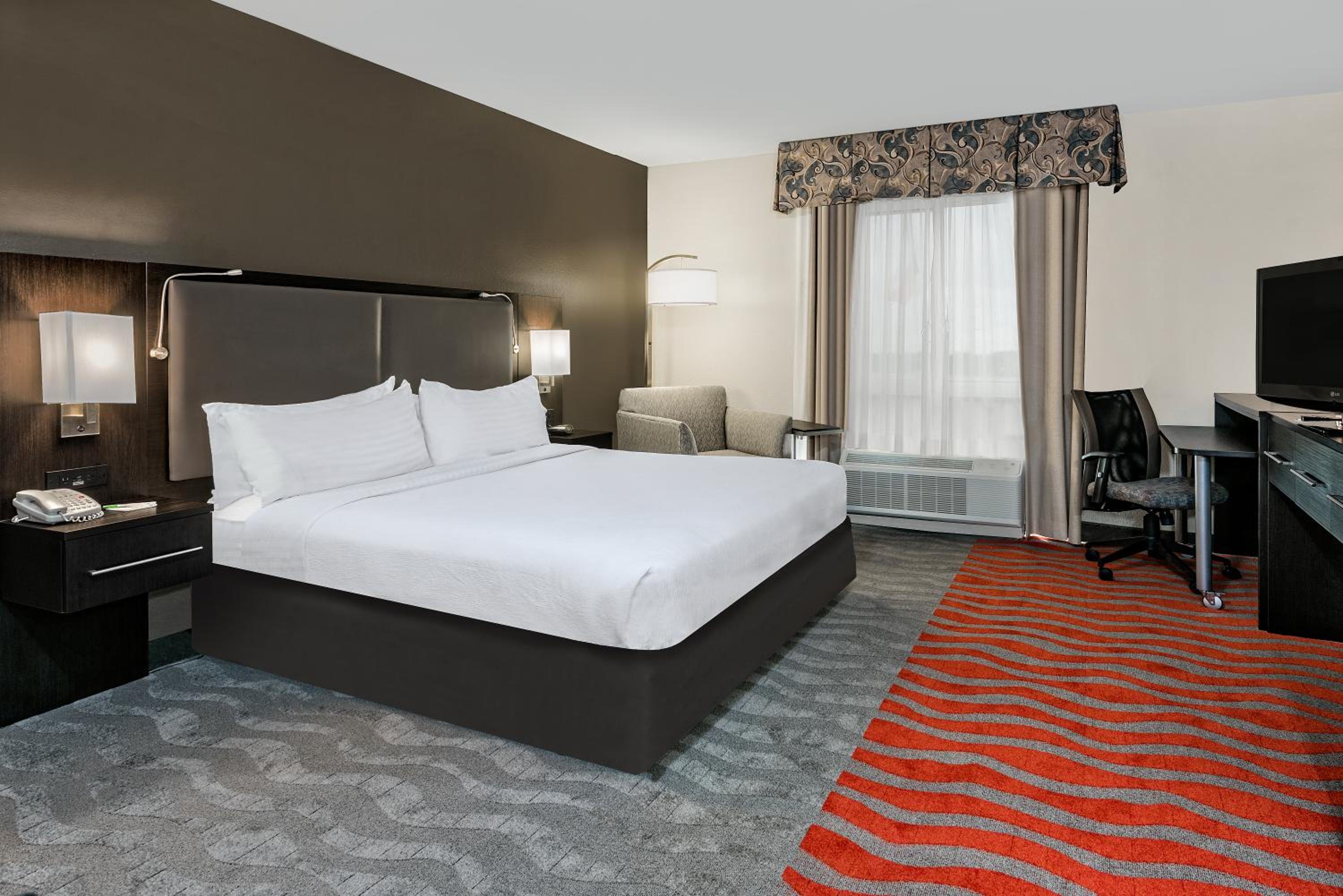 Standard King Room - Photo 3