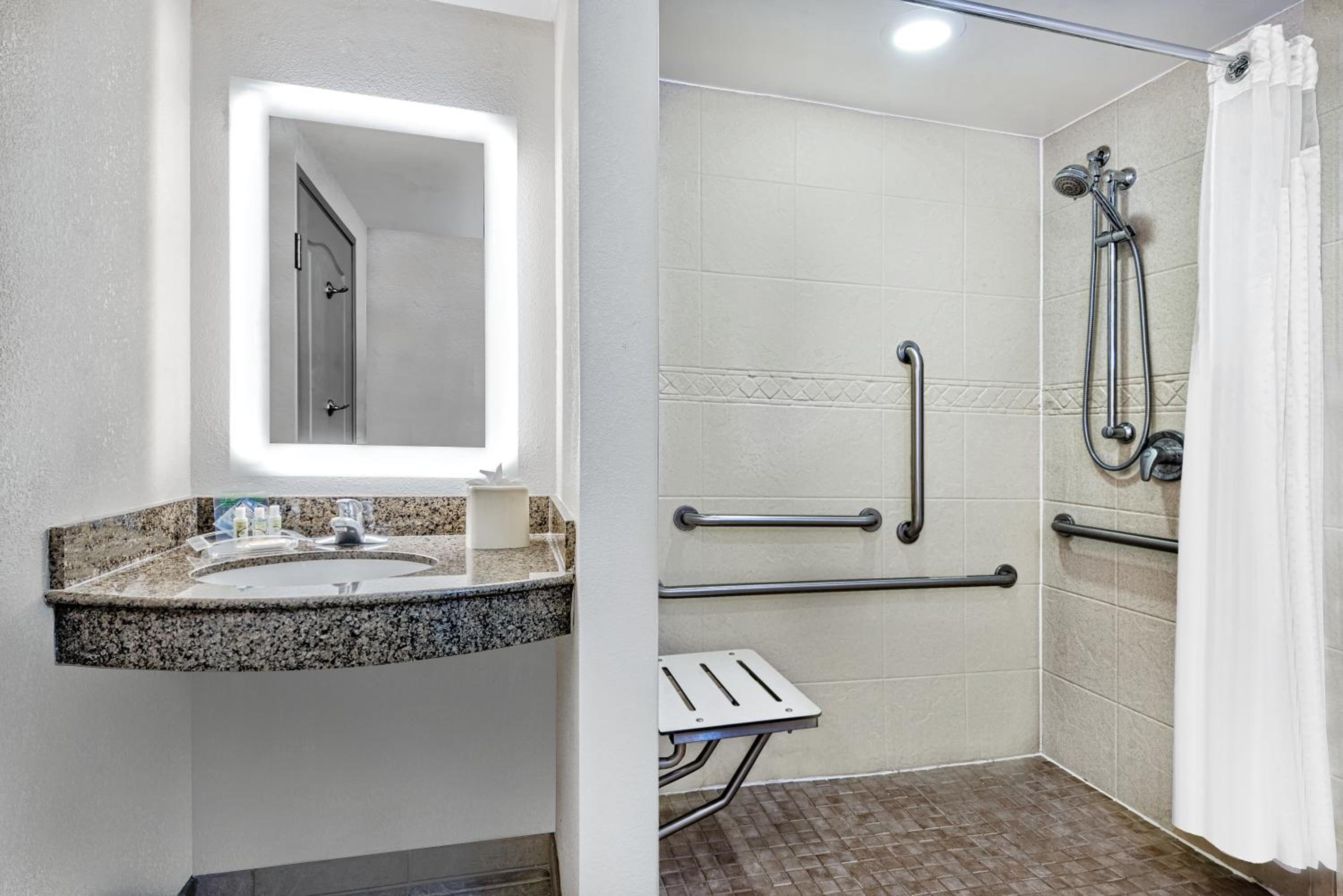 Standard King Room with Mobility Accessible Roll-In Shower - Photo 2