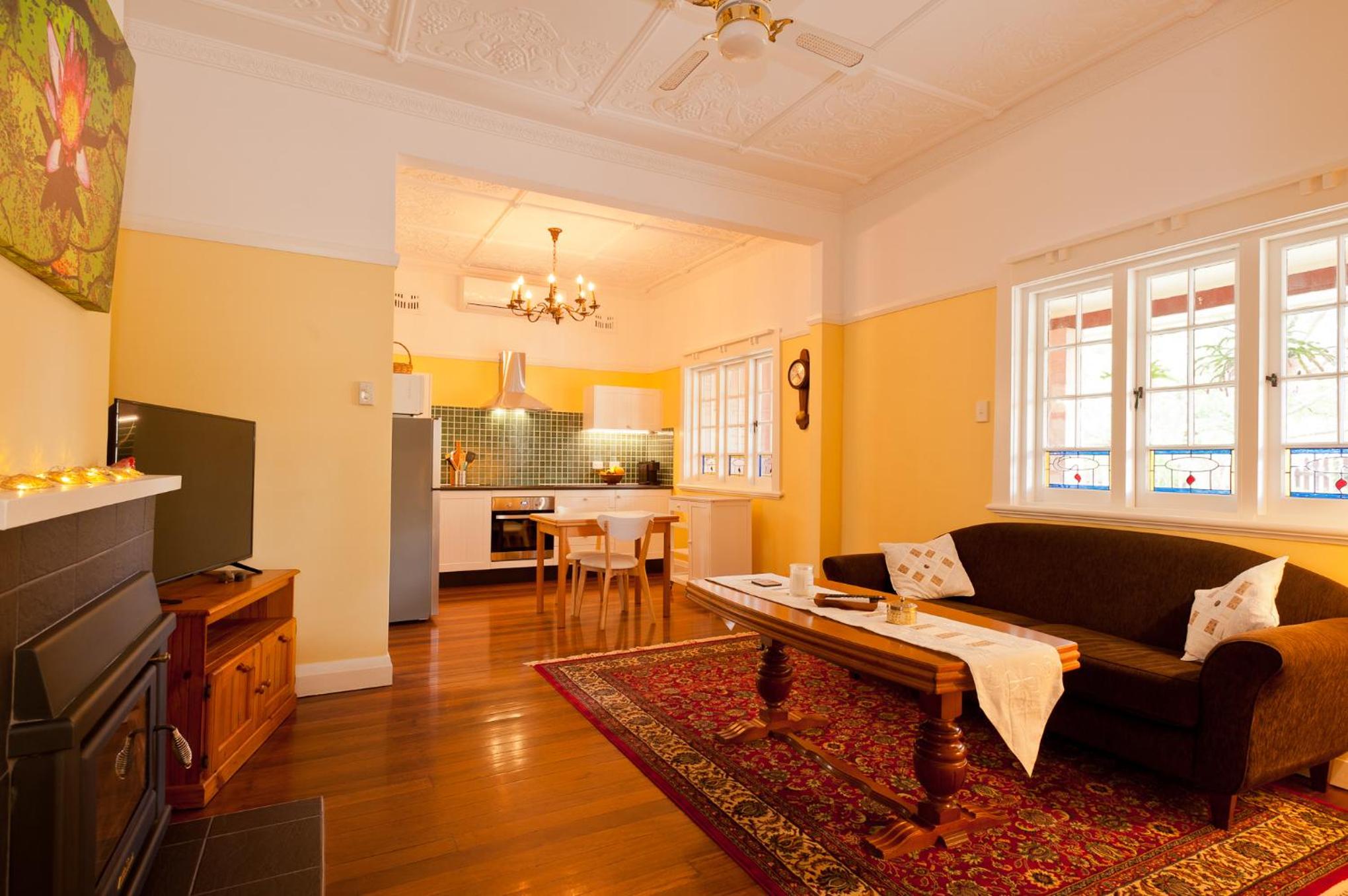 Queen Room - Photo 12