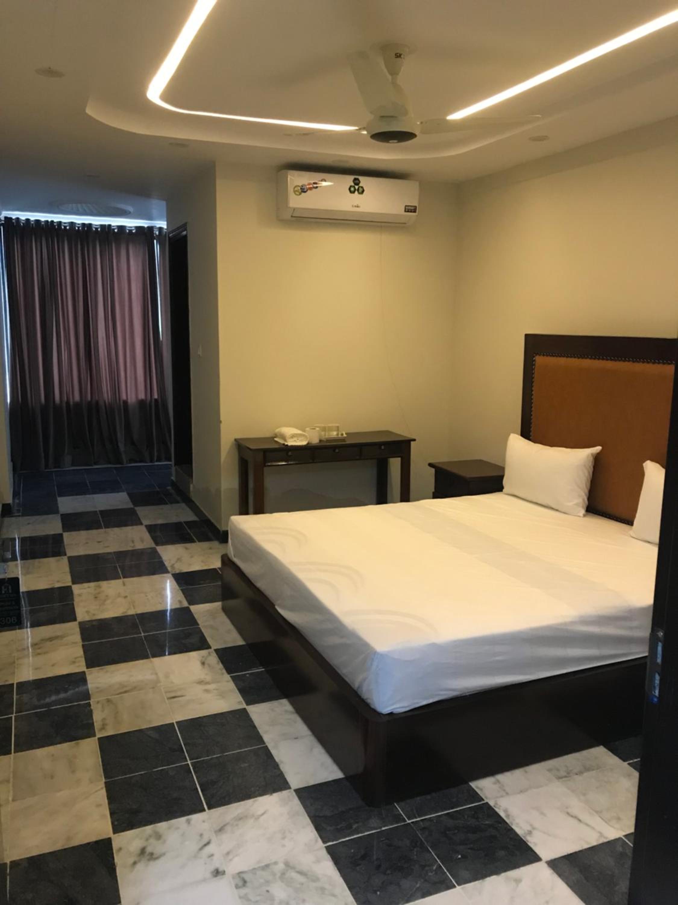 Deluxe Family Room