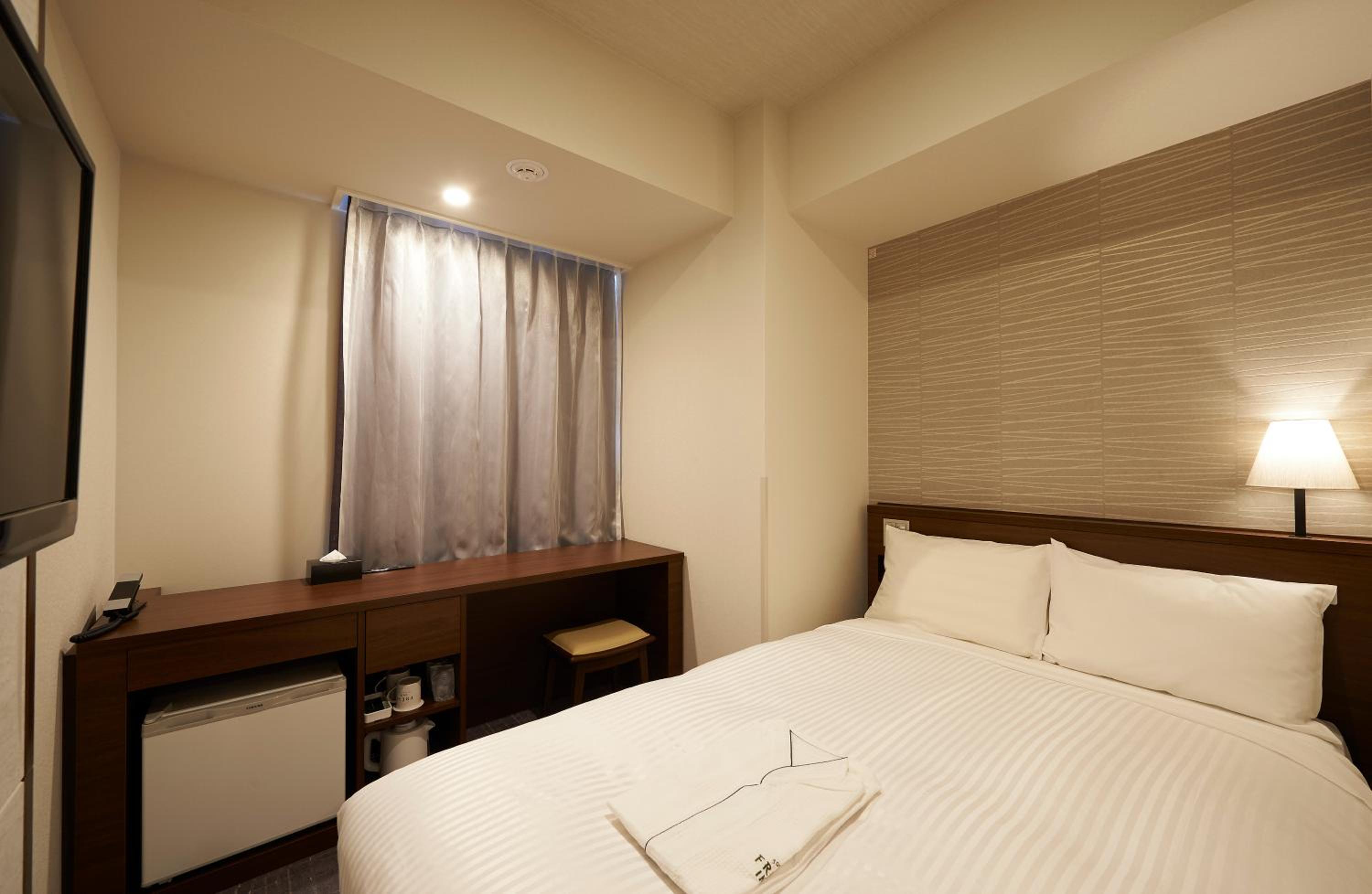 Double Room with Small Double Bed - Non-Smoking photo 2