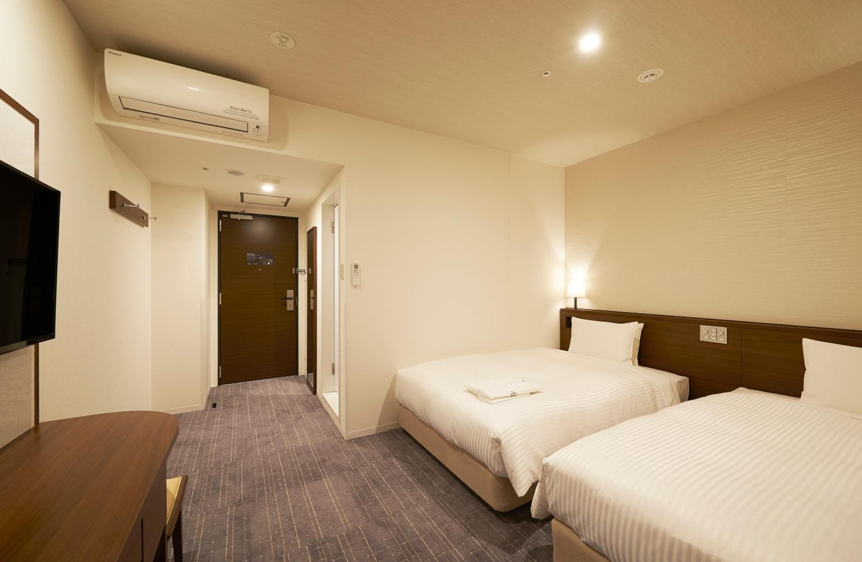 Deluxe Twin Room - Non-Smoking photo 2