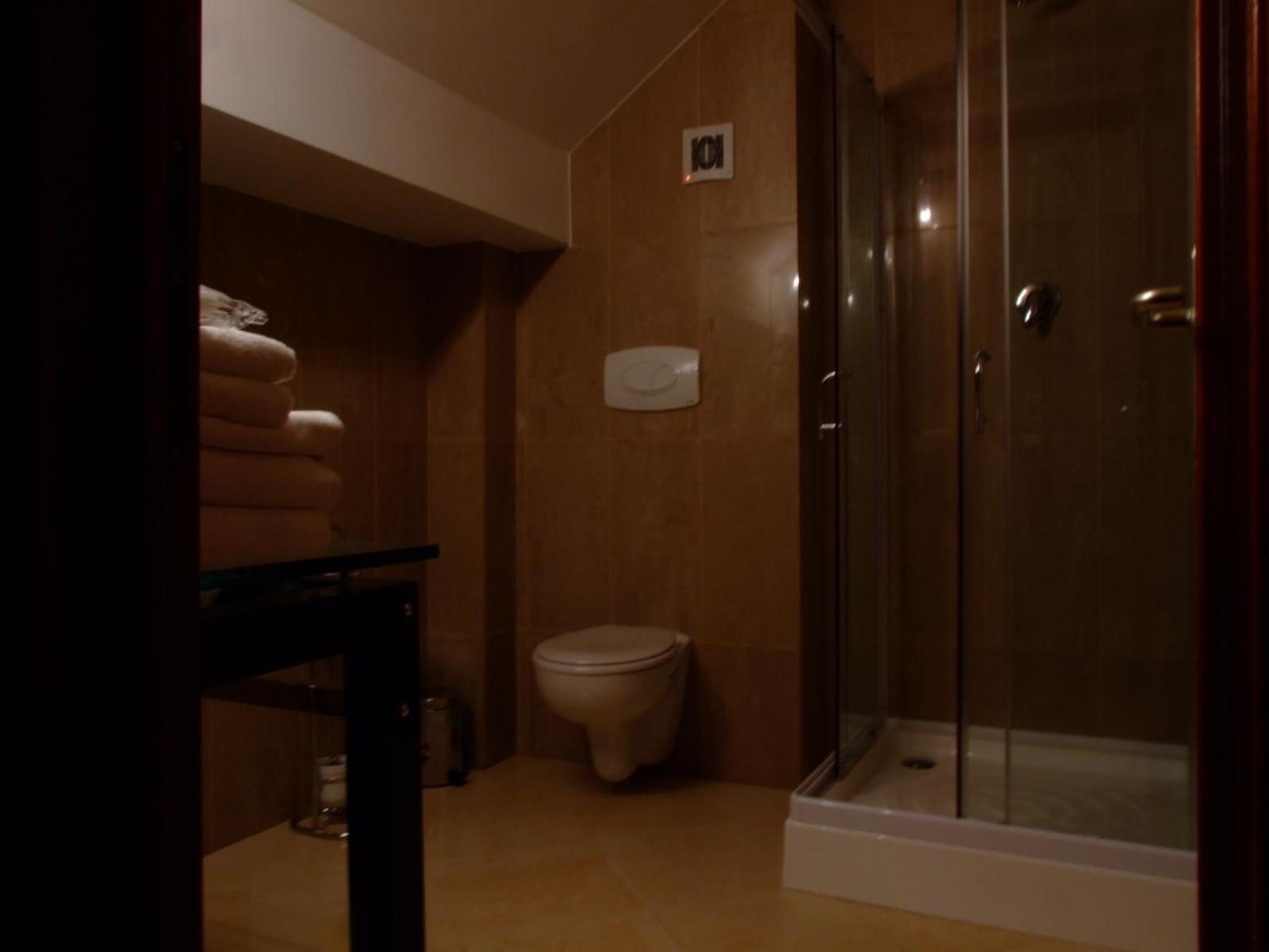 Double or Twin Room with Balcony - Photo 83
