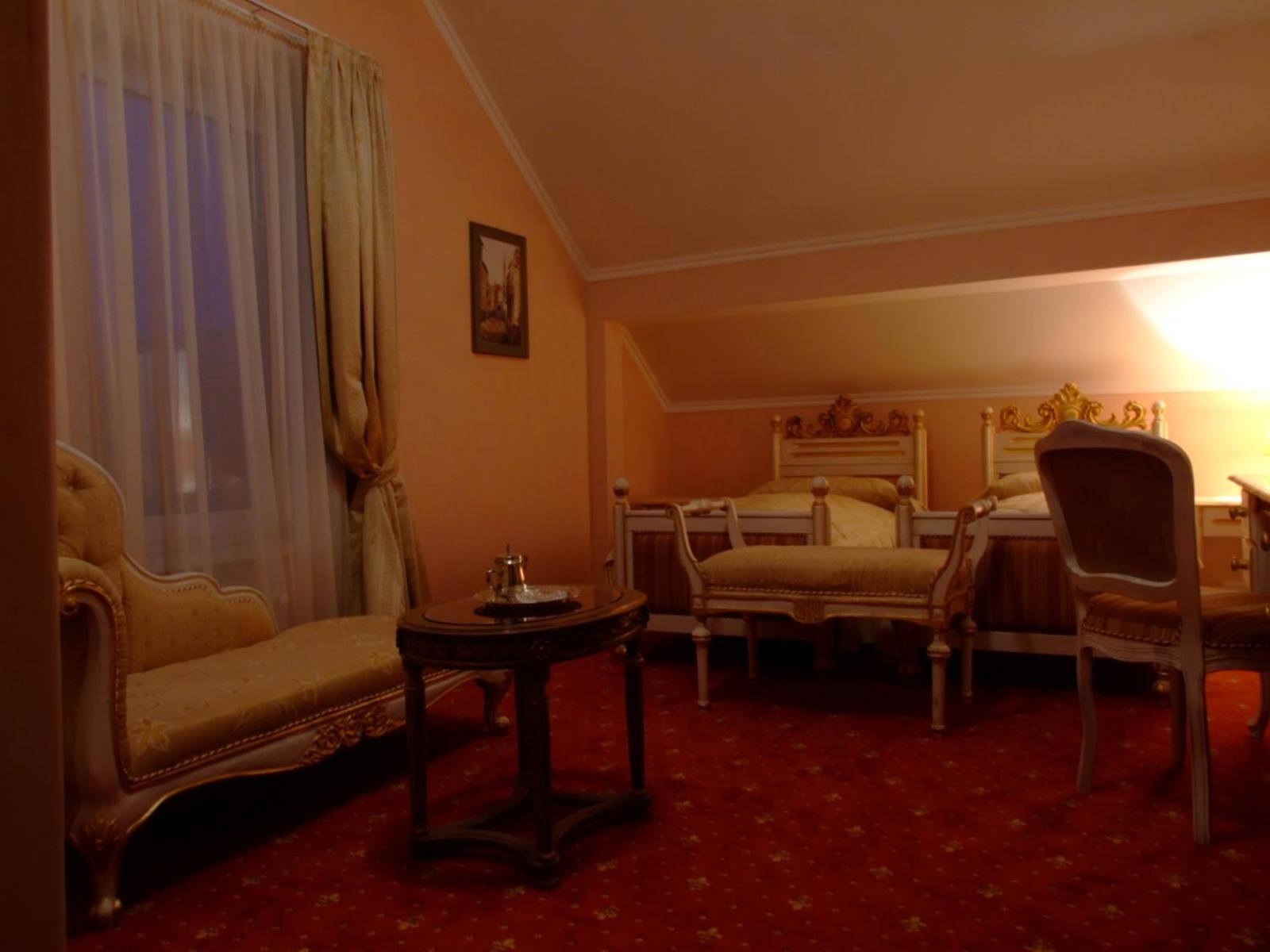Double or Twin Room with Balcony - Photo 85