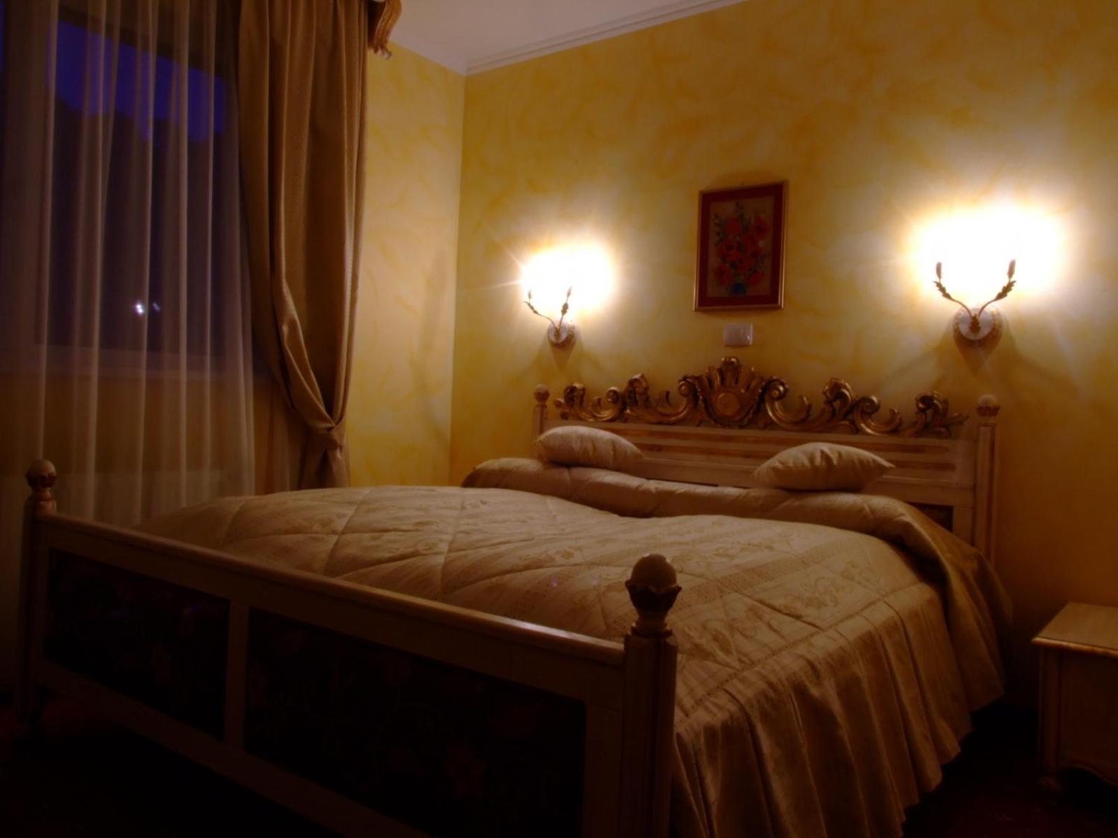 Double or Twin Room with Balcony - Photo 87