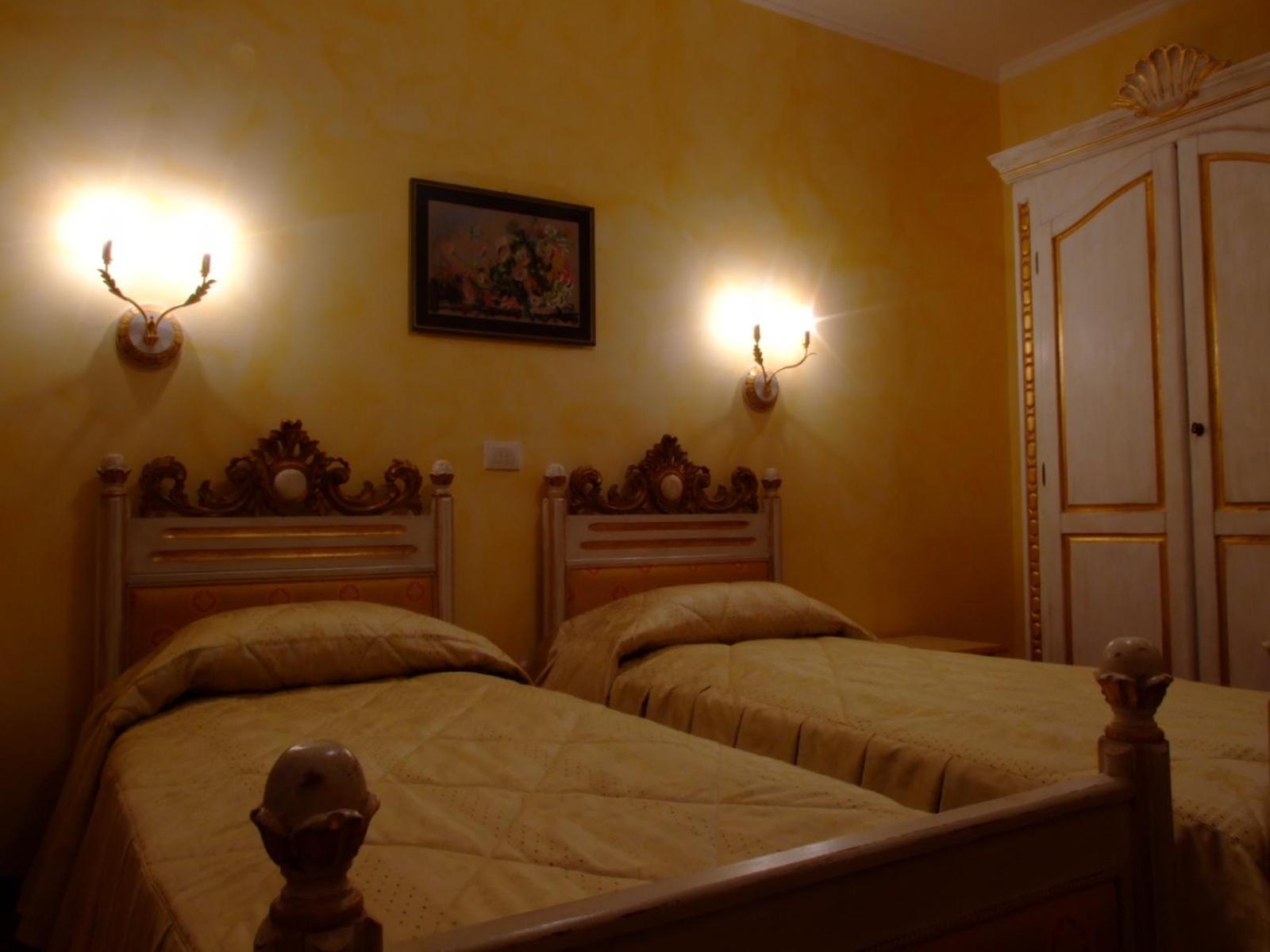 Double or Twin Room - Photo 18