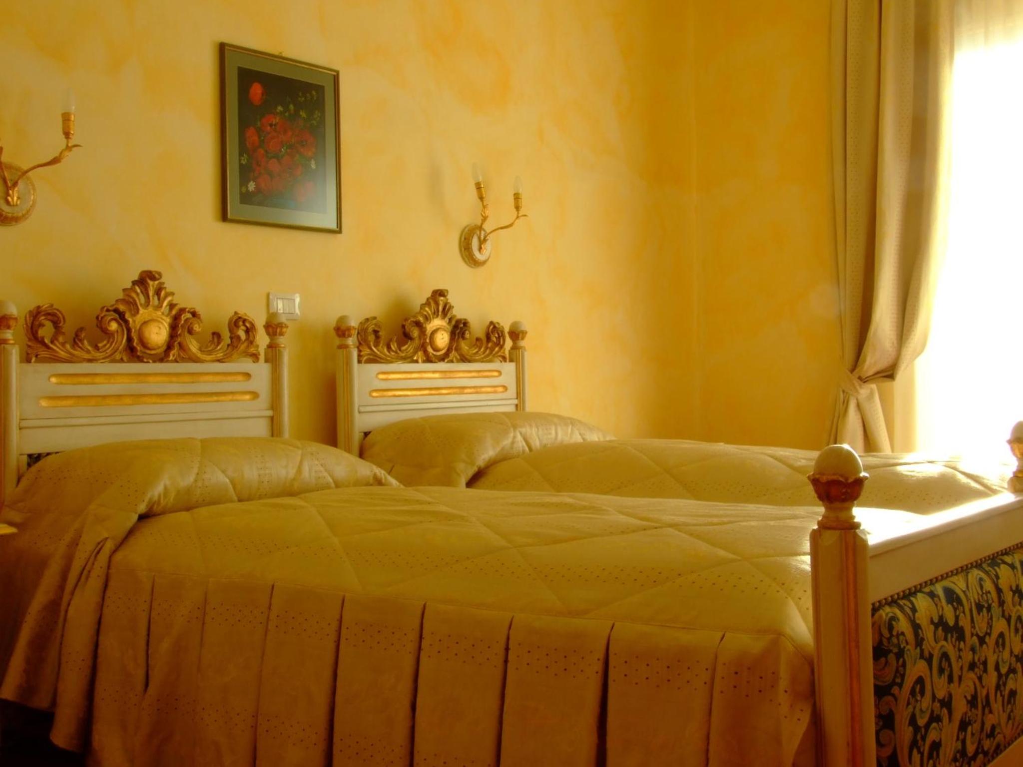 Double or Twin Room with Balcony - Photo 47