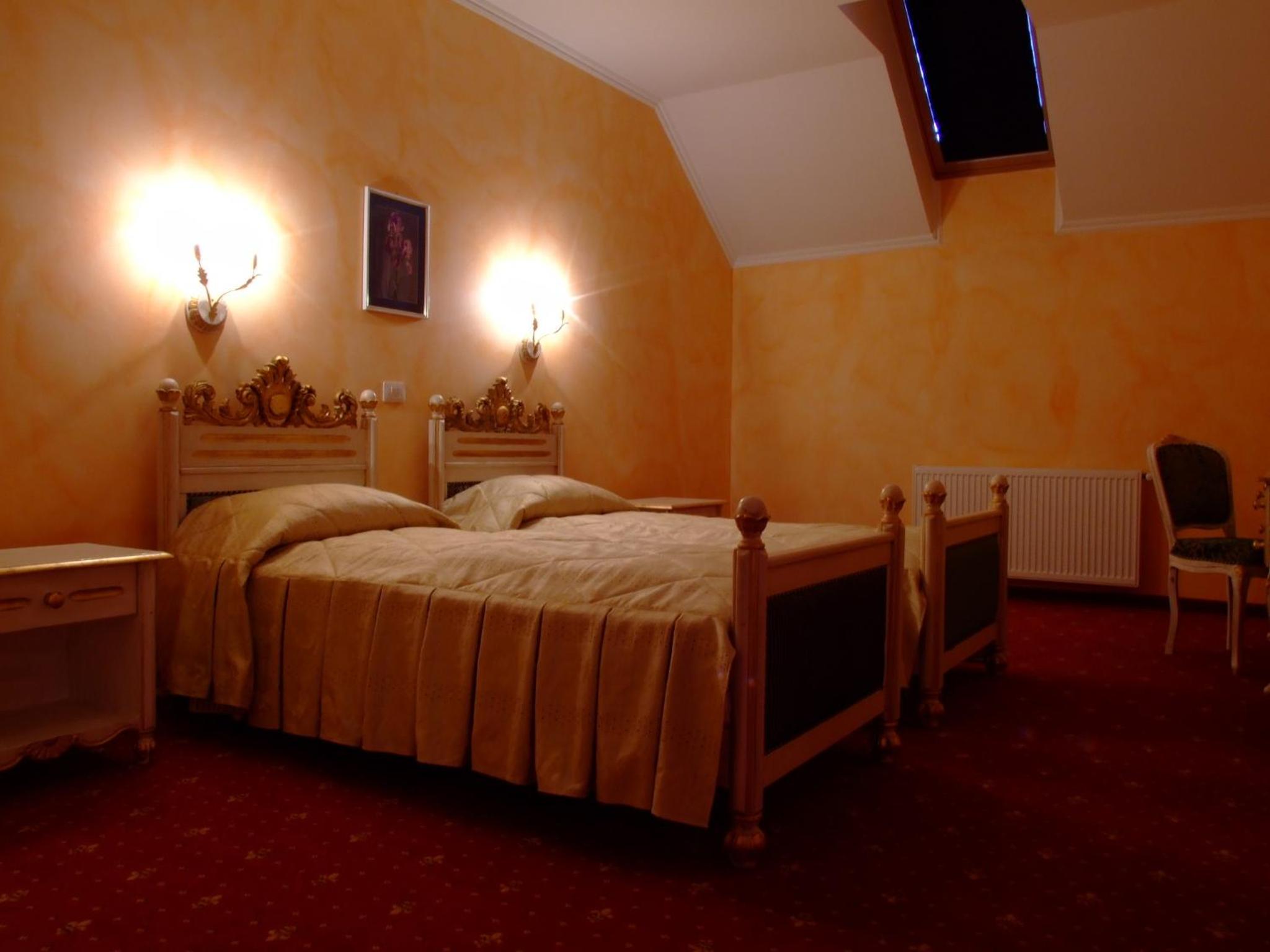 Double or Twin Room with Balcony - Photo 40