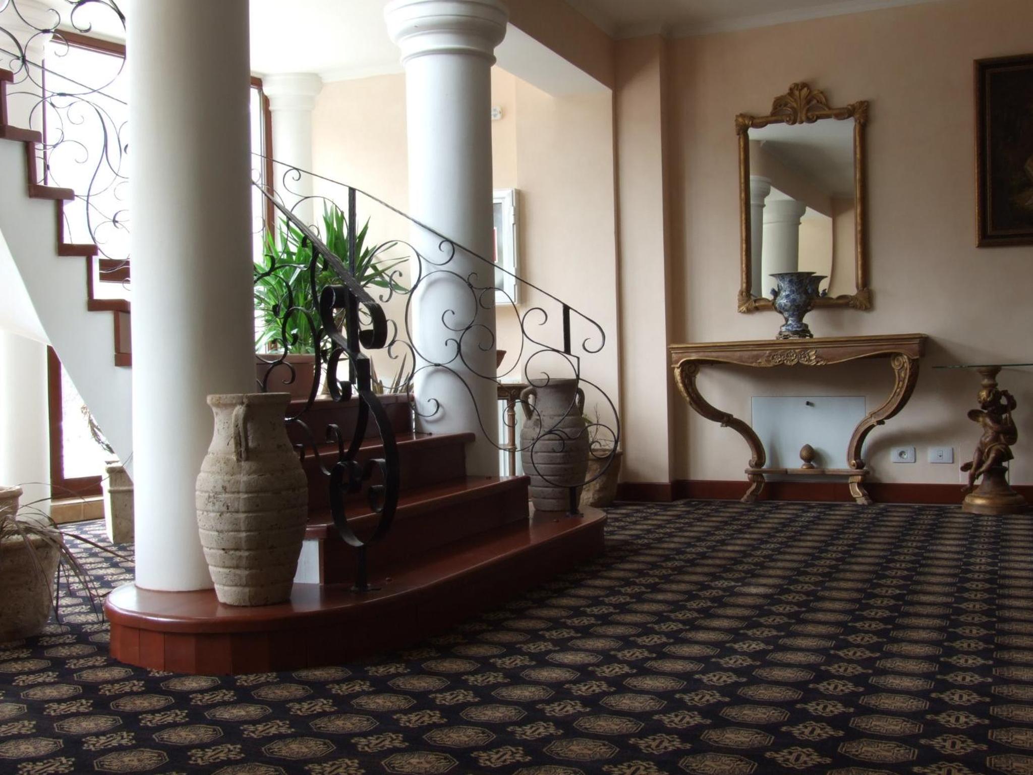Double or Twin Room with Balcony - Photo 4