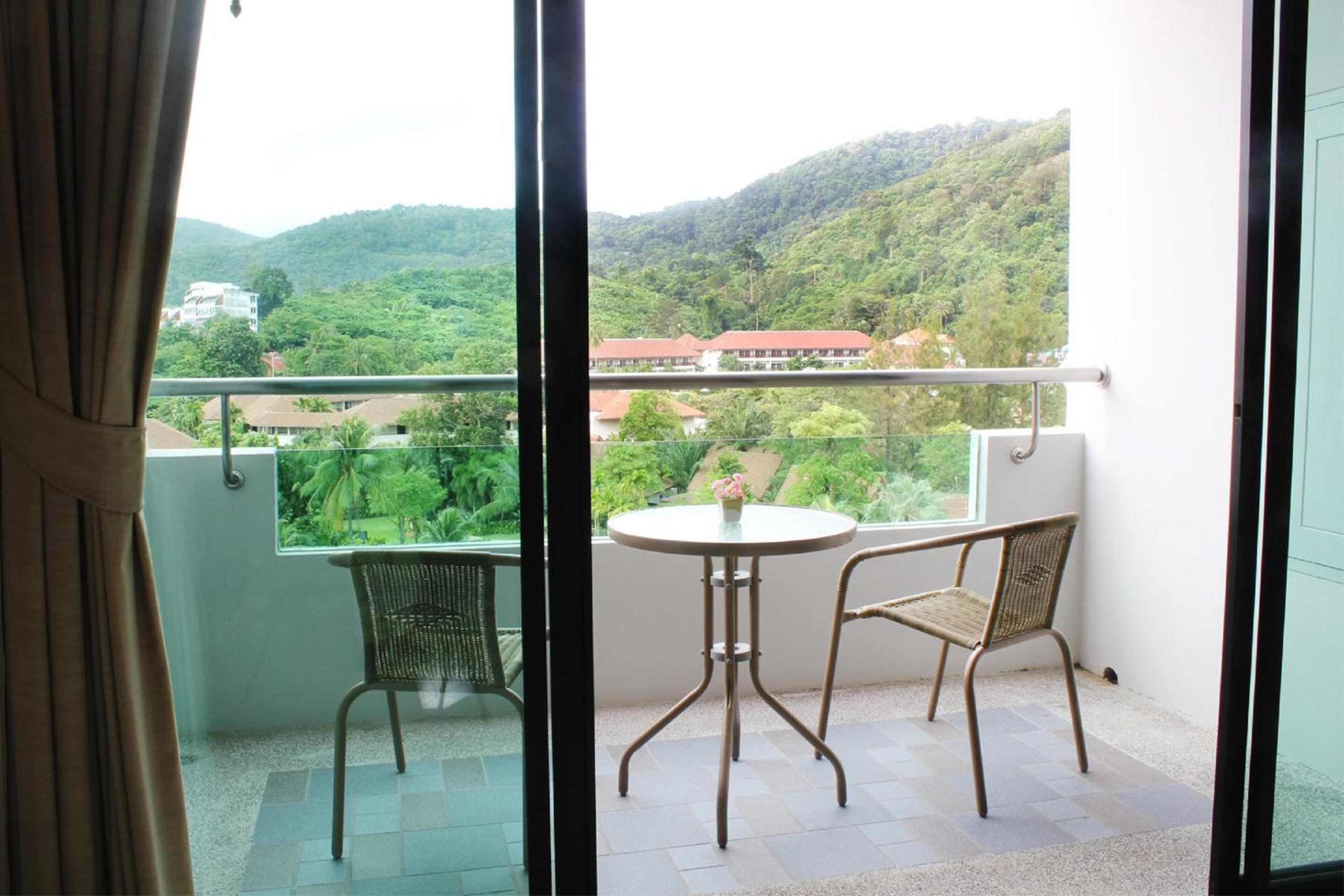 Studio with Mountain View - Photo 10