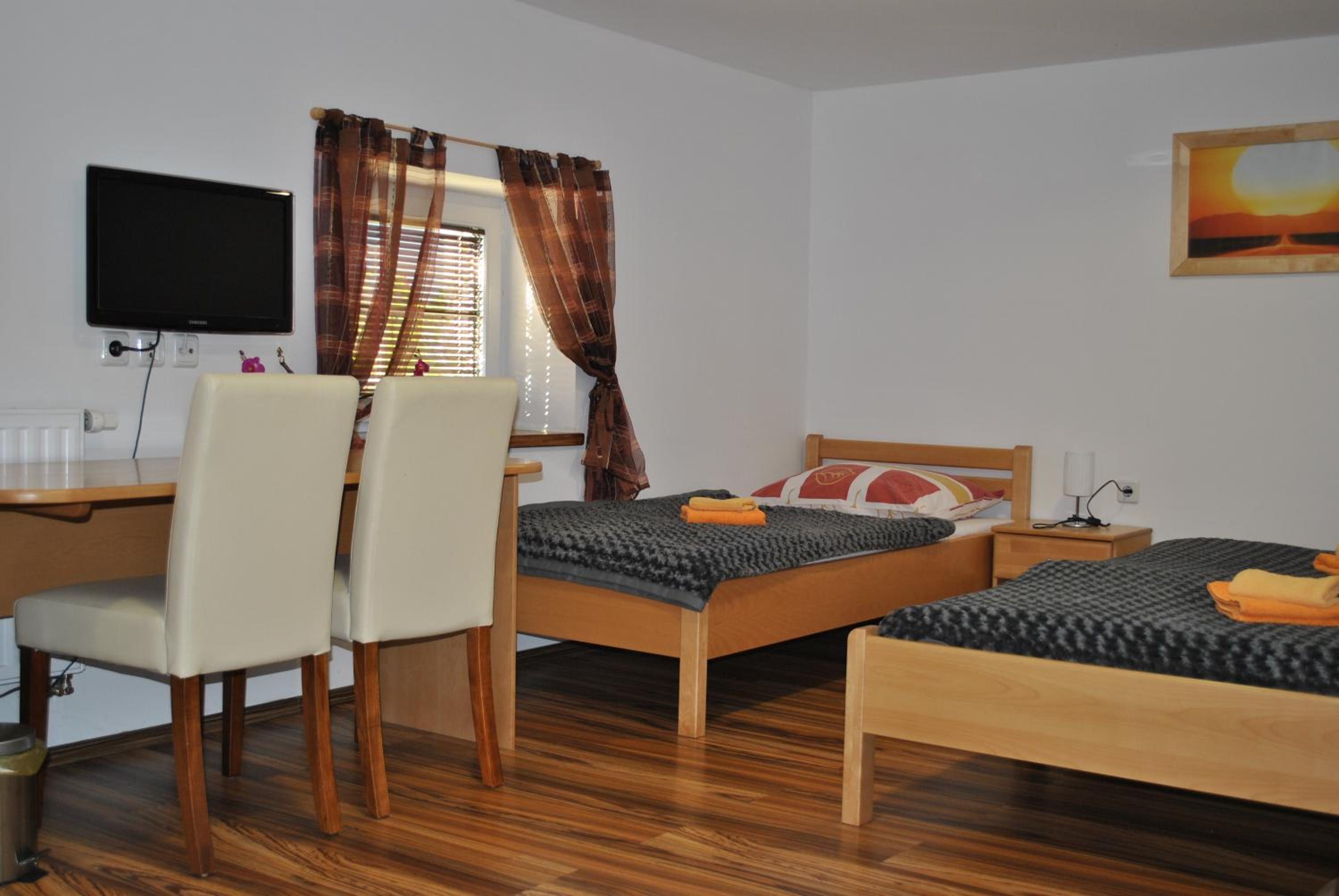 Quadruple Room - Photo 6