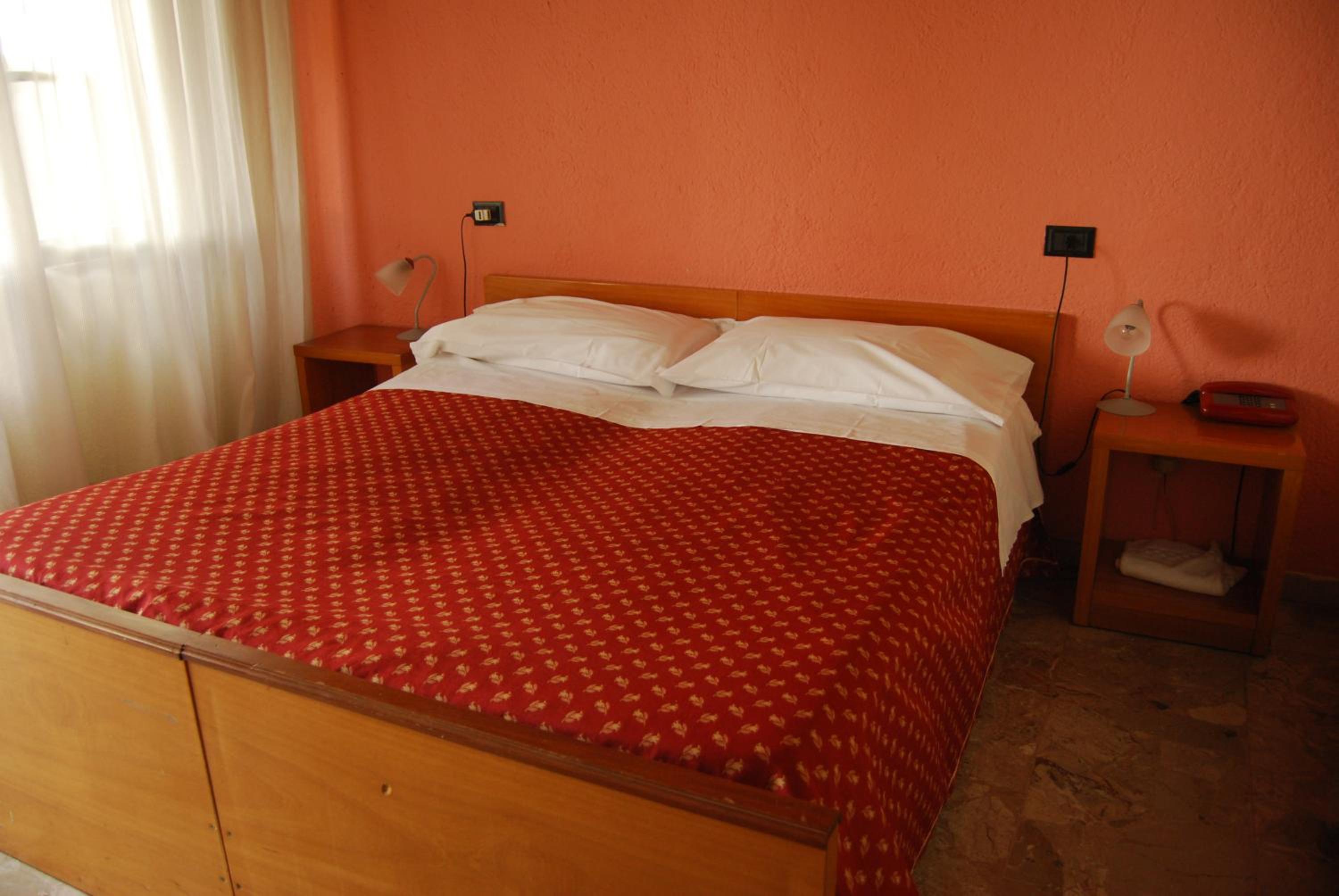 Economy Double Room photo 1