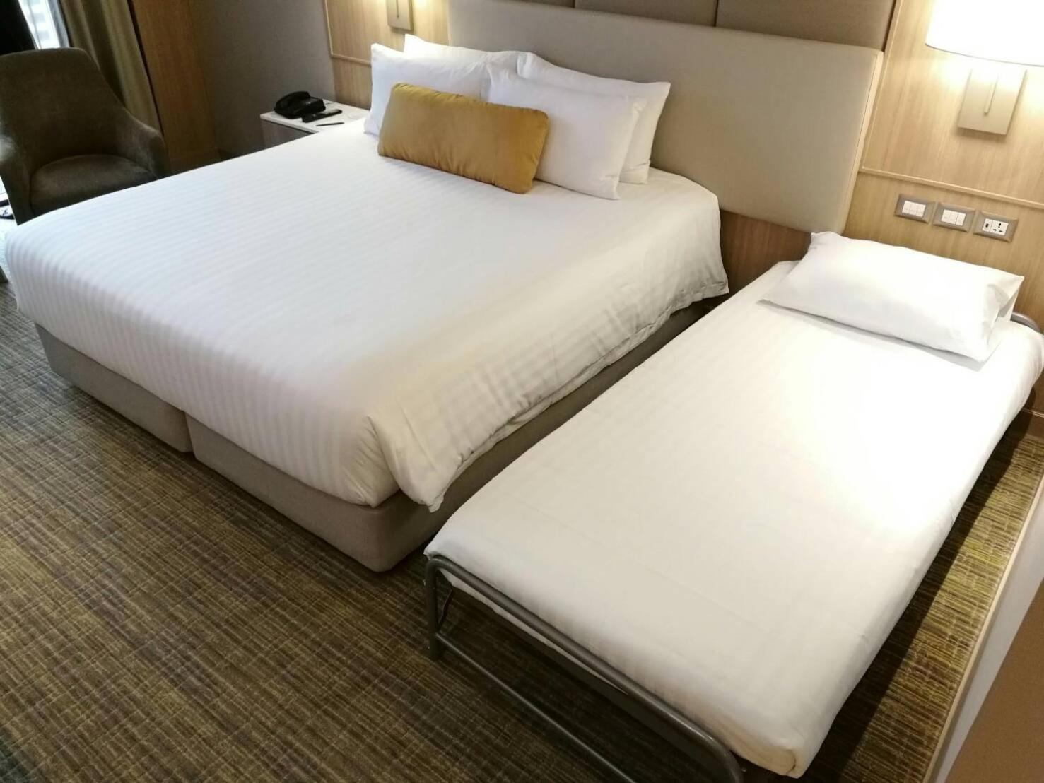 Grand Premier with Roll-away bed