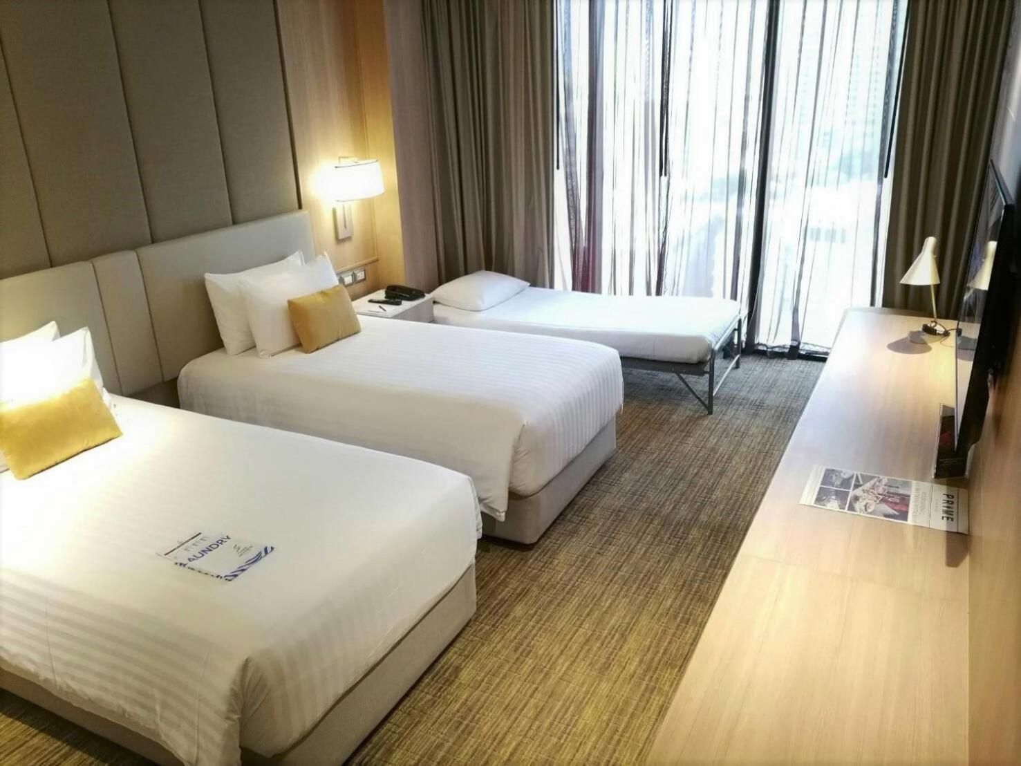 Grand Premier with Roll-away bed photo 2