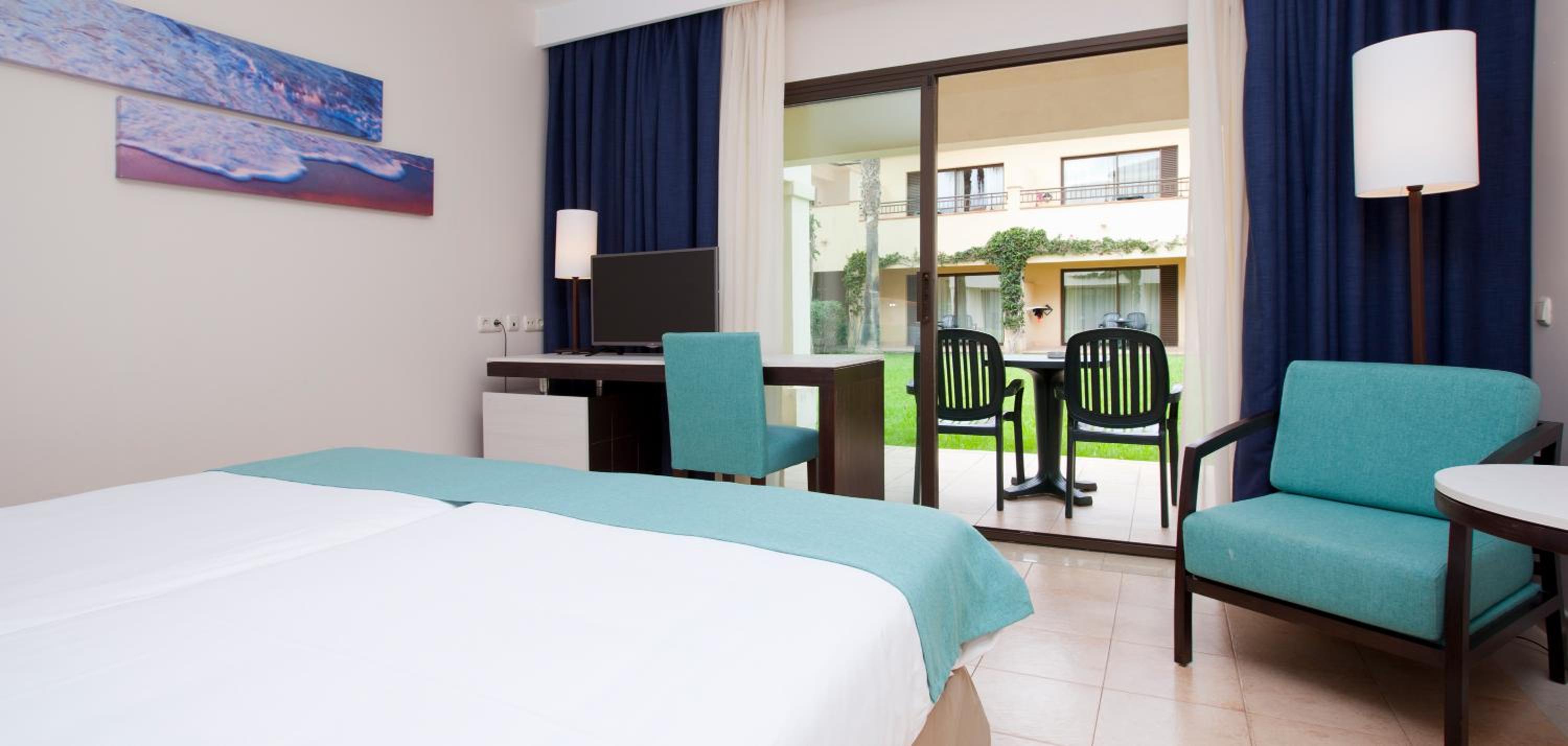 Habitación Doble con Vista al Jardín (1 Adulto + 1 Niño)