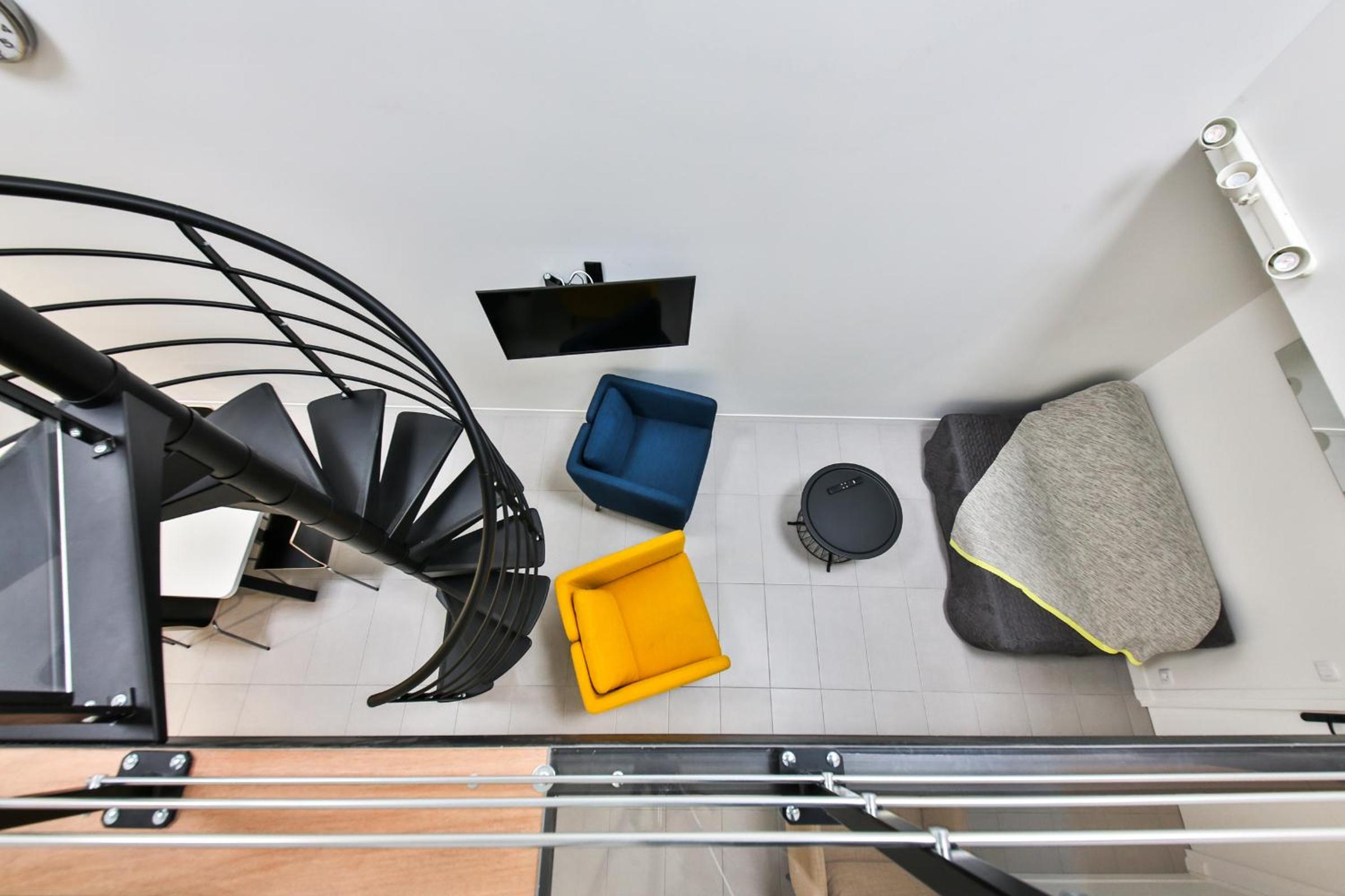 Apartment - Split Level - Photo 32