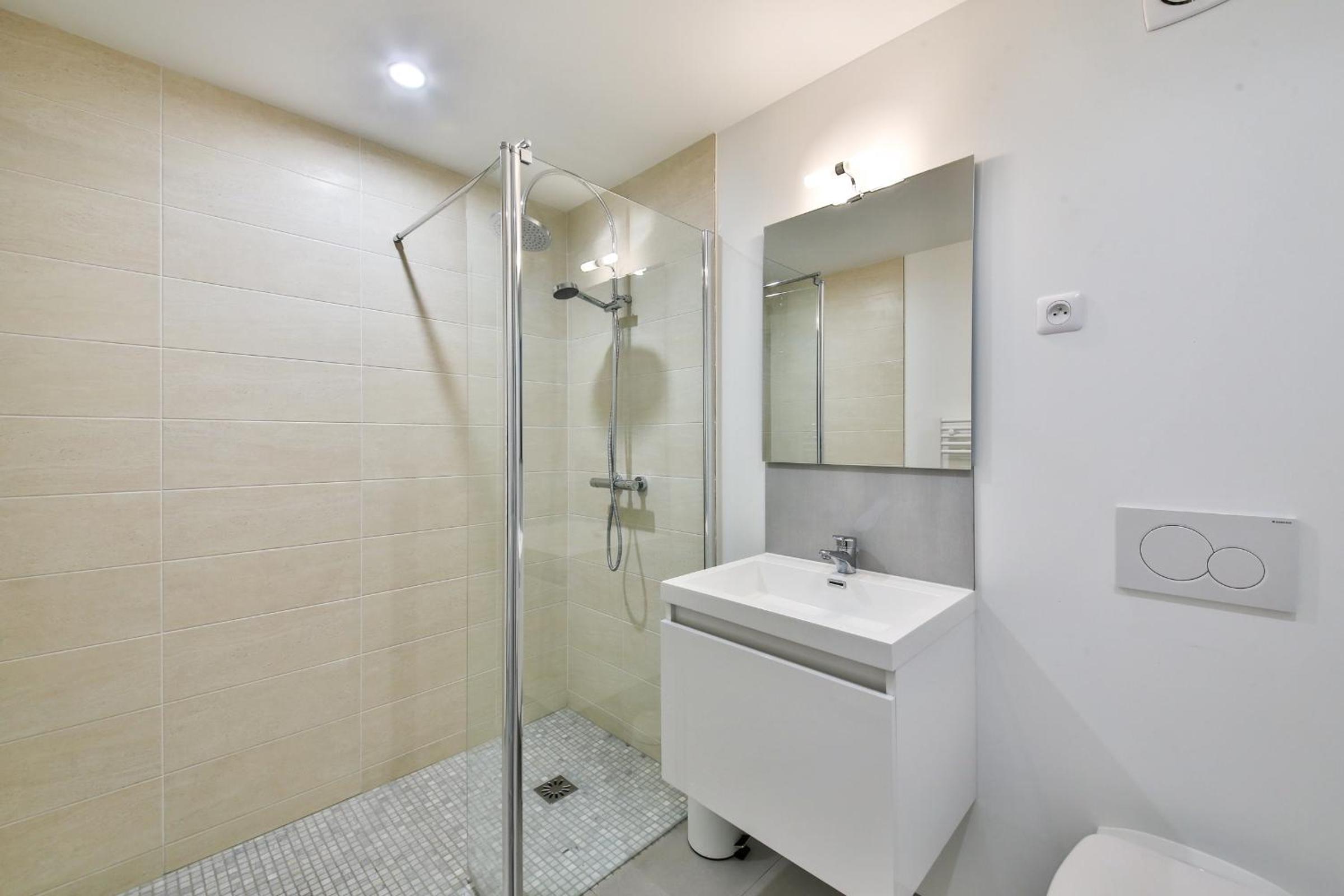 Apartment - Split Level - Photo 42