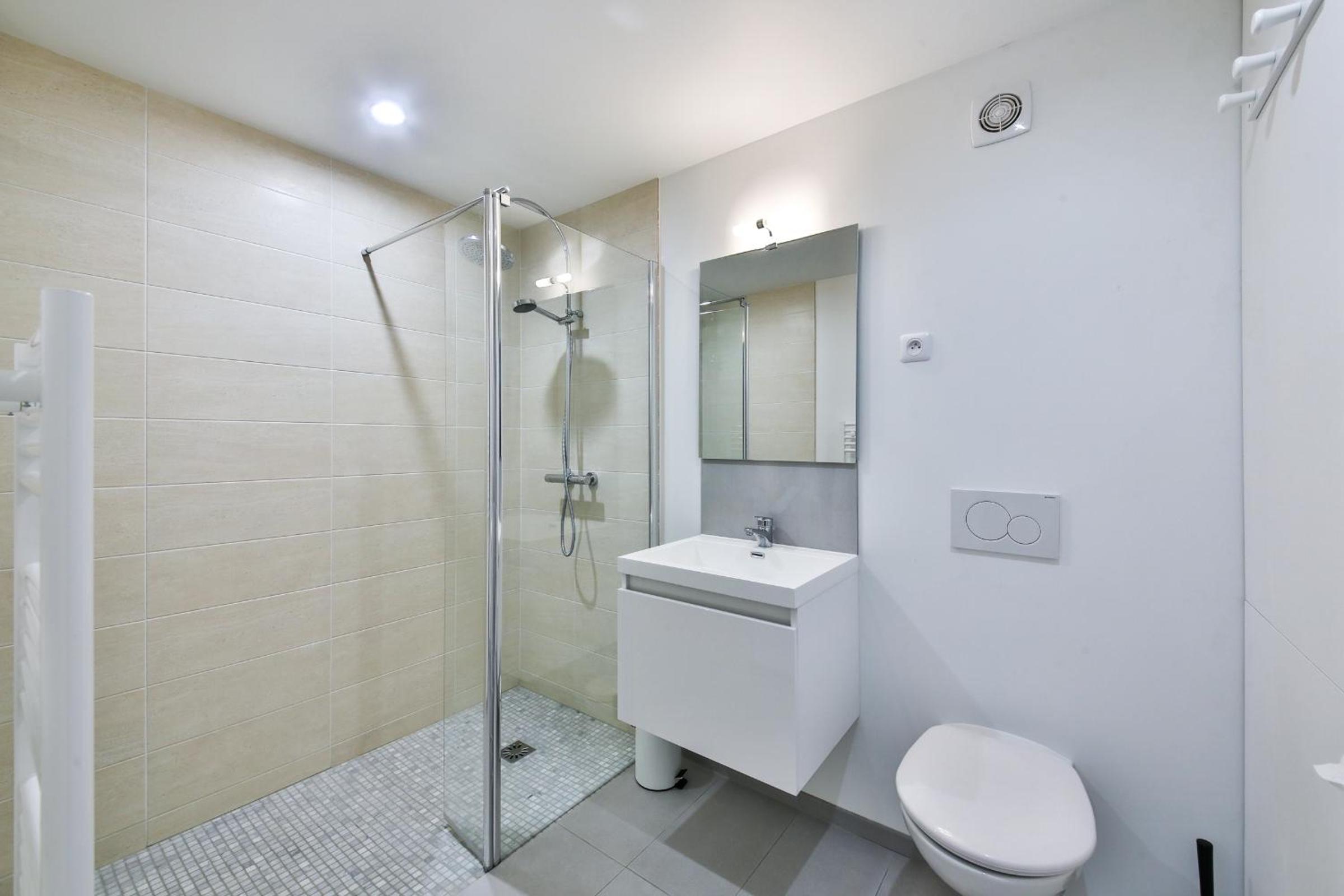 Apartment - Split Level - Photo 43