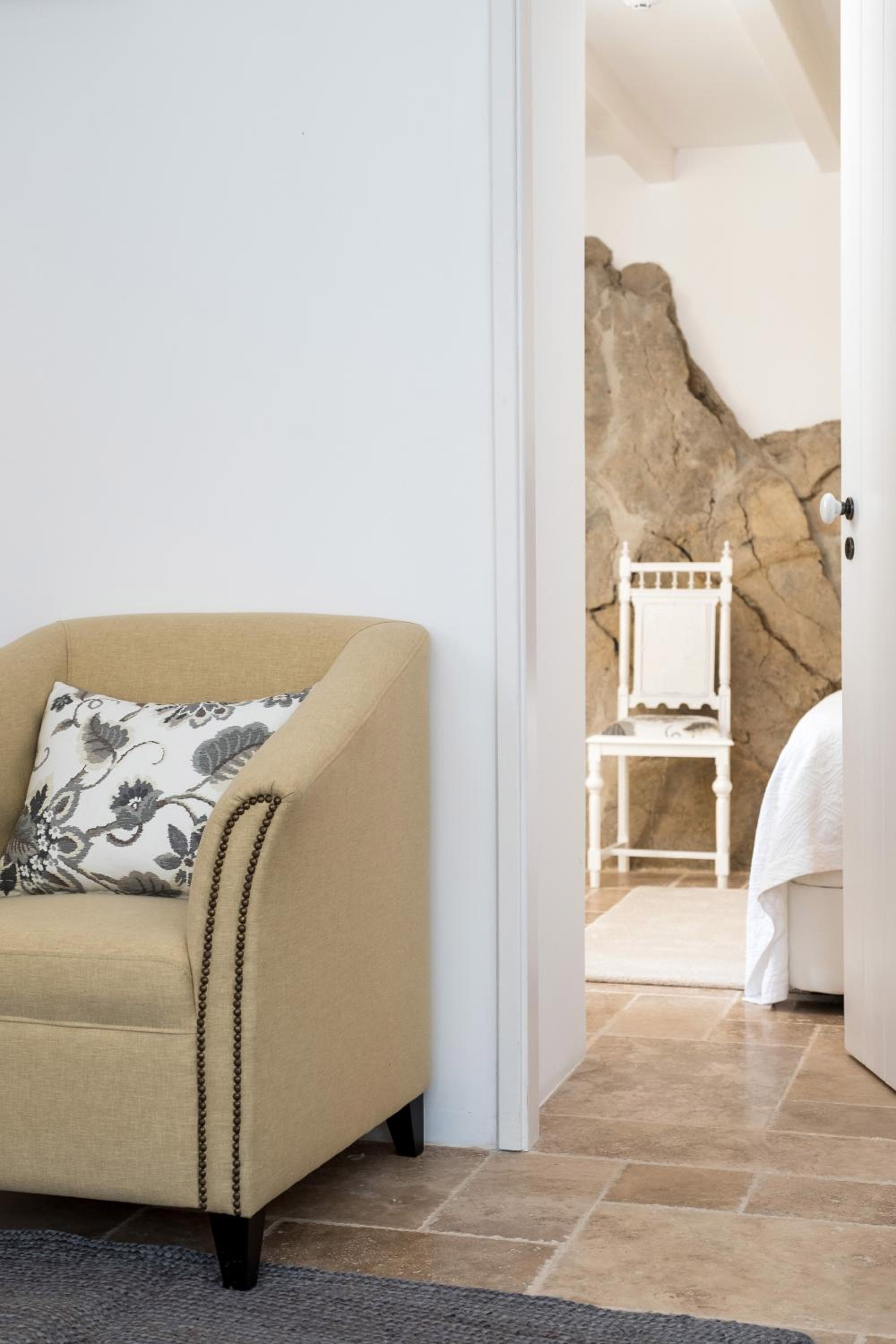 One-Bedroom House - Photo 29