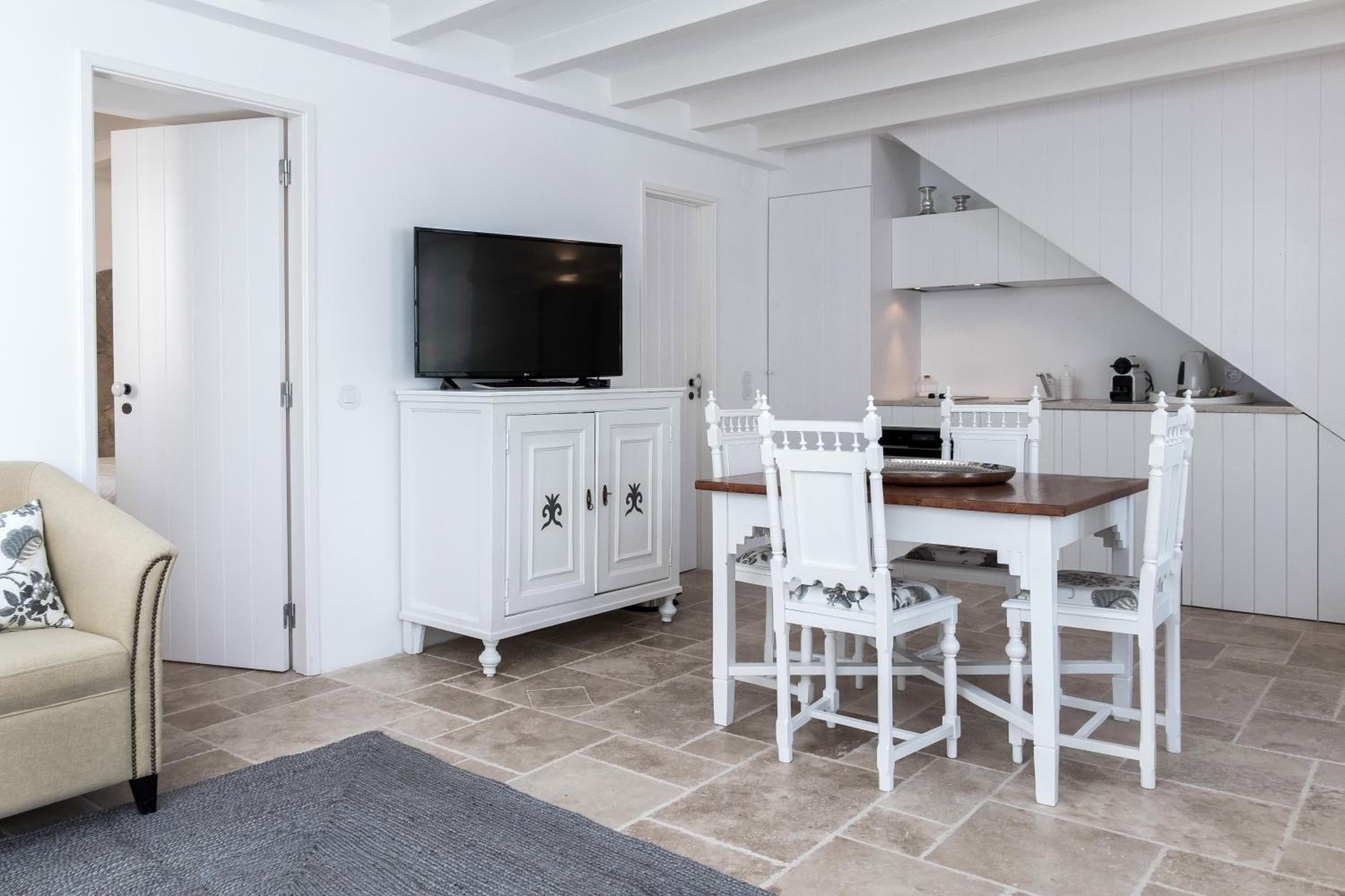 One-Bedroom House - Photo 24