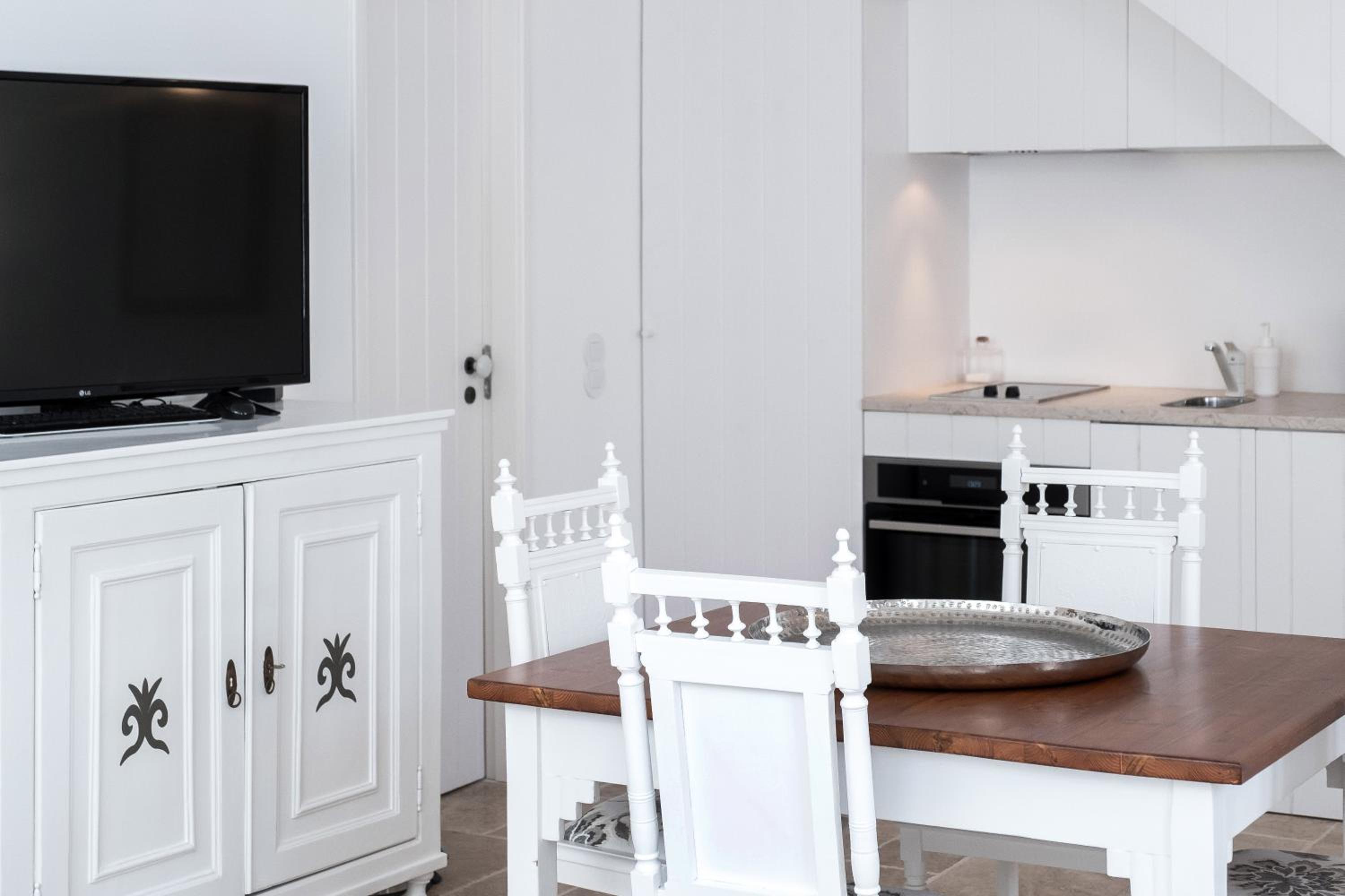 One-Bedroom House - Photo 31