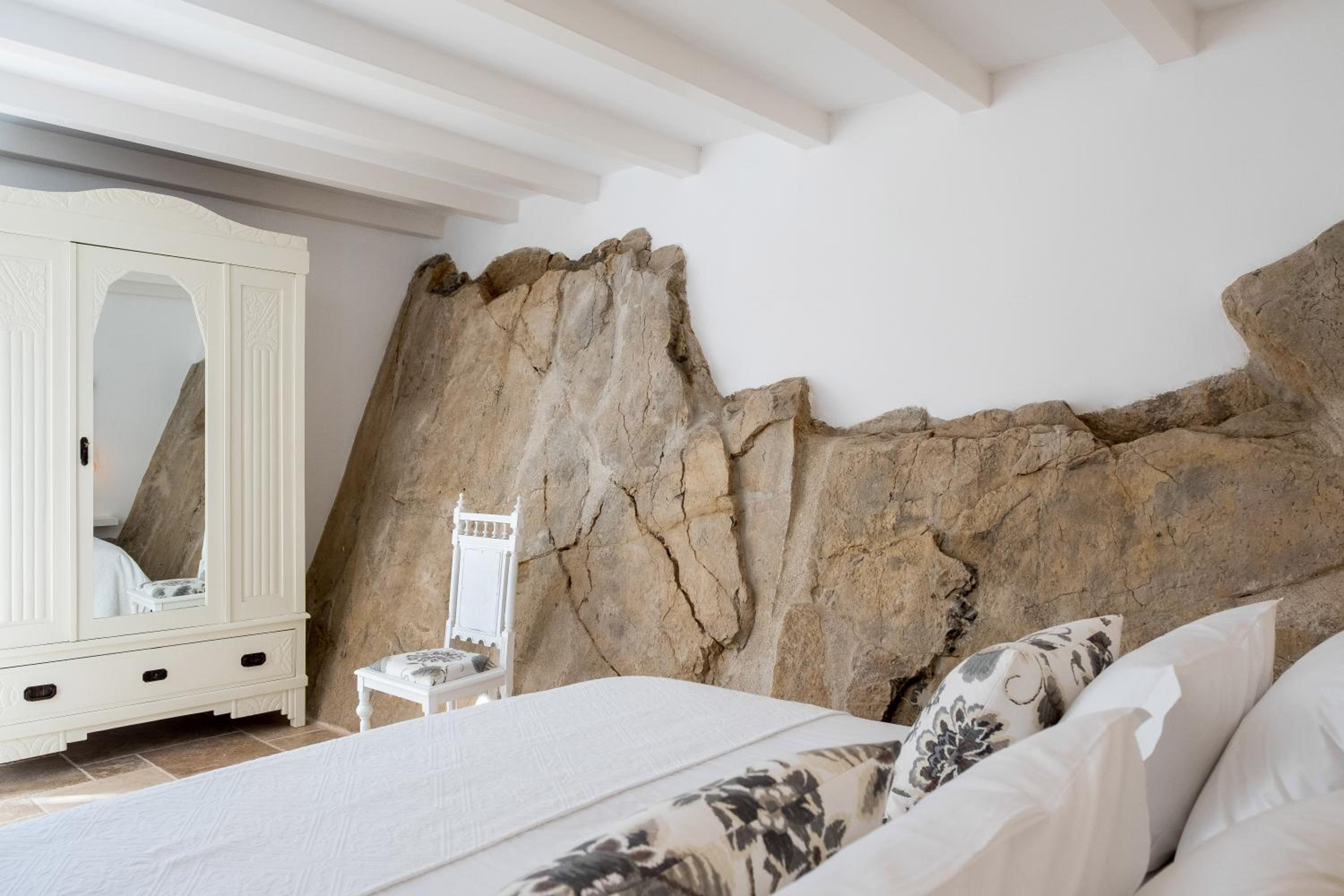 One-Bedroom House - Photo 41