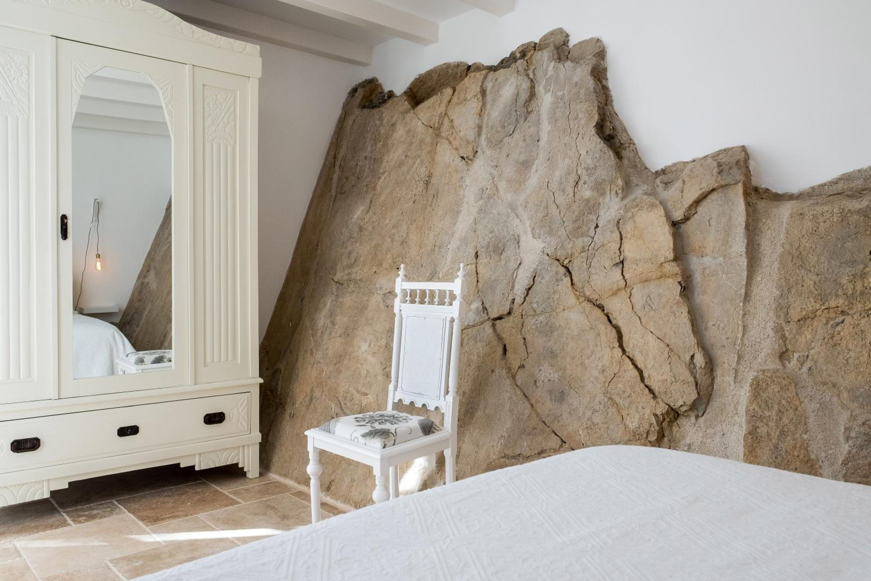 One-Bedroom House - Photo 42