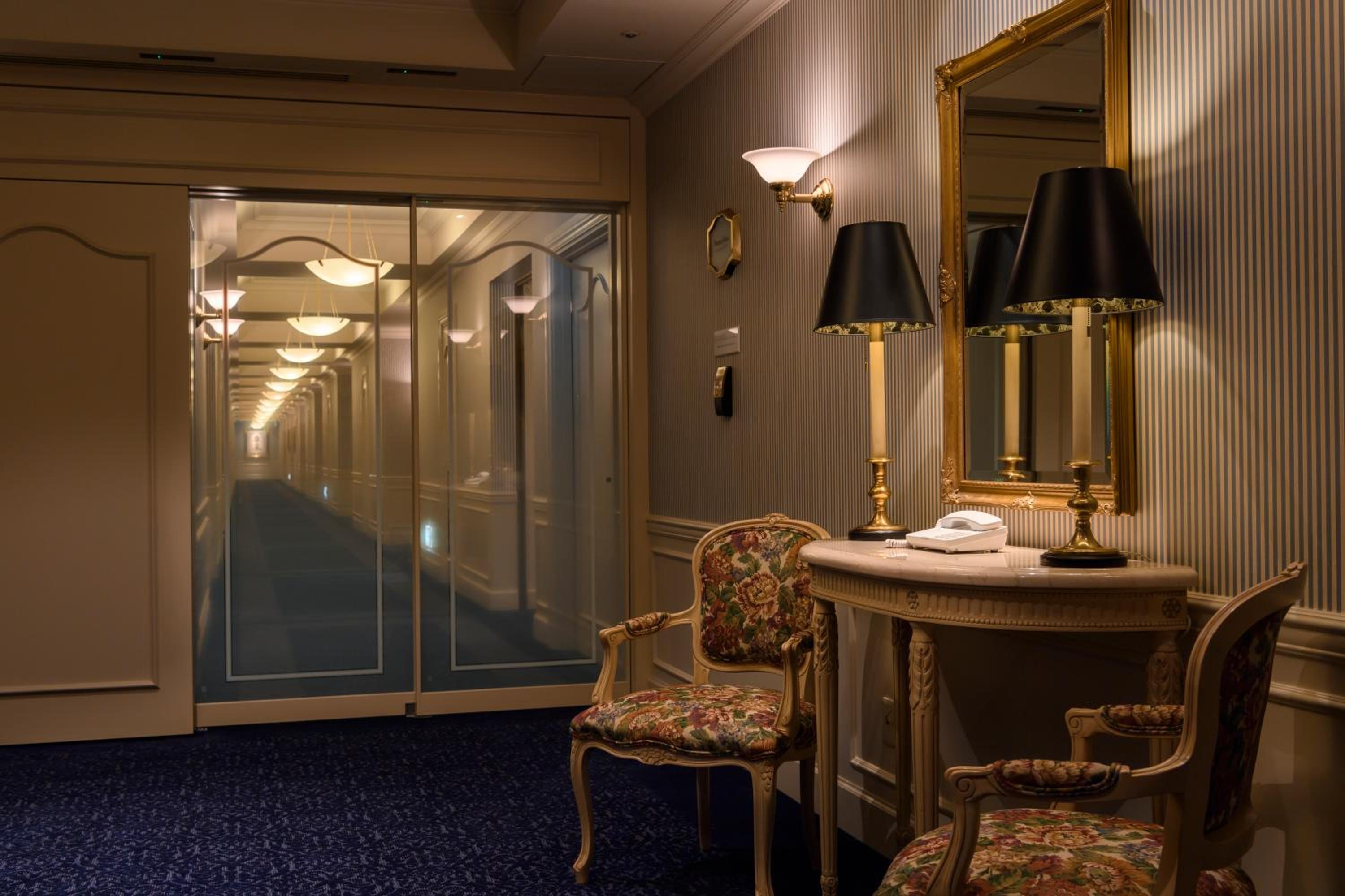 Suite - Non-Smoking - Club Lounge Access photo 1