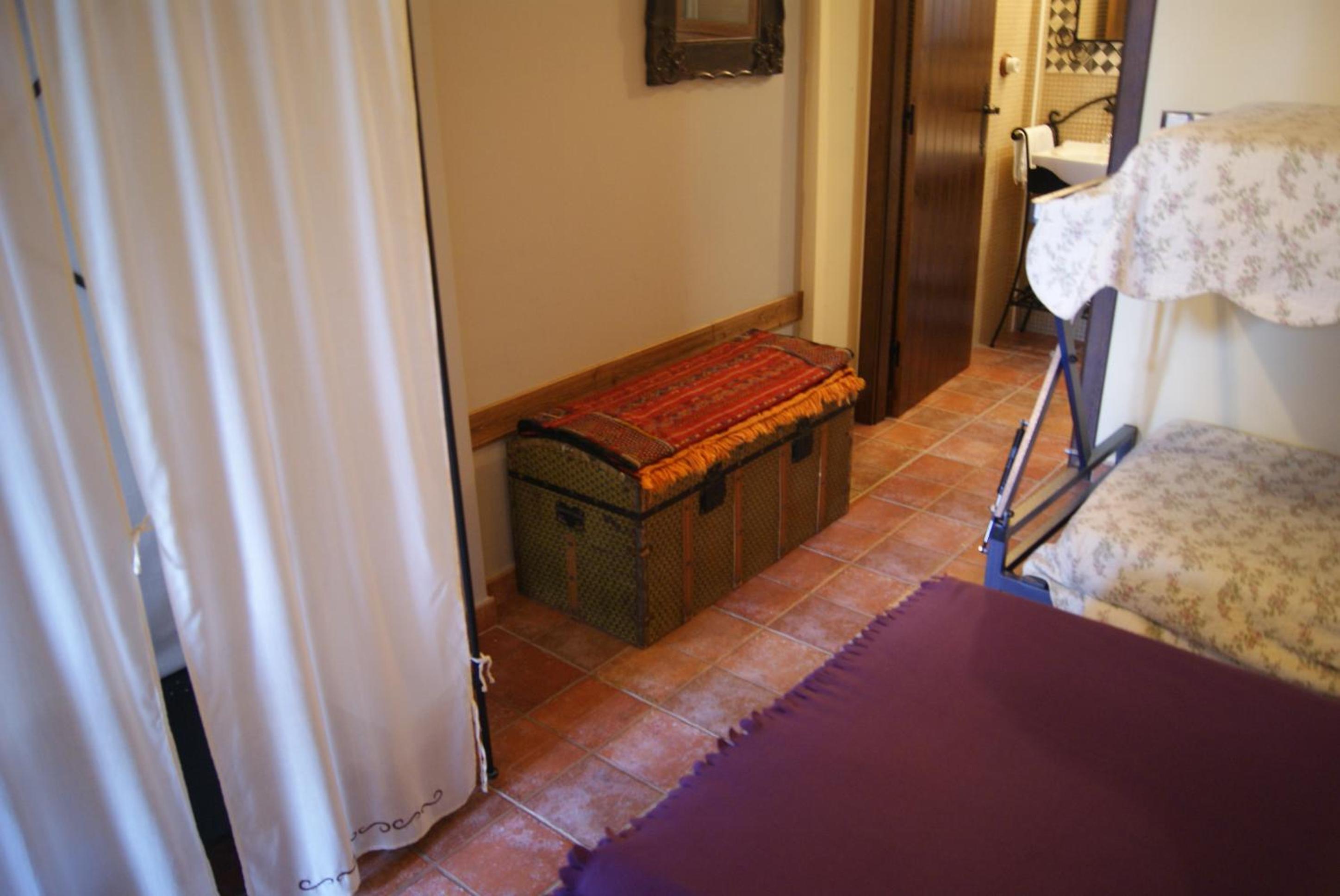 Double or Twin Room - Photo 4