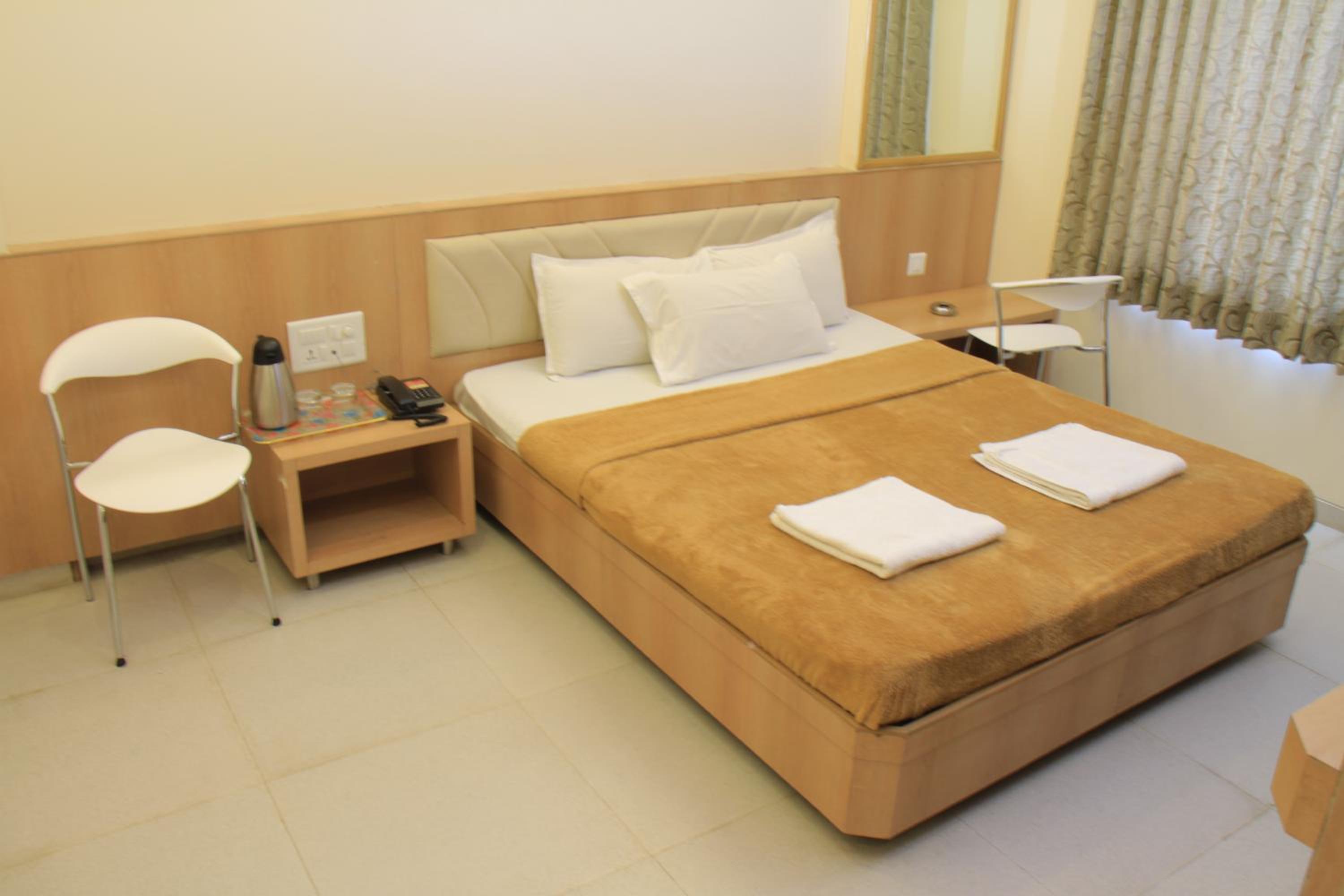 Deluxe Double Bed Non A.C. photo 2