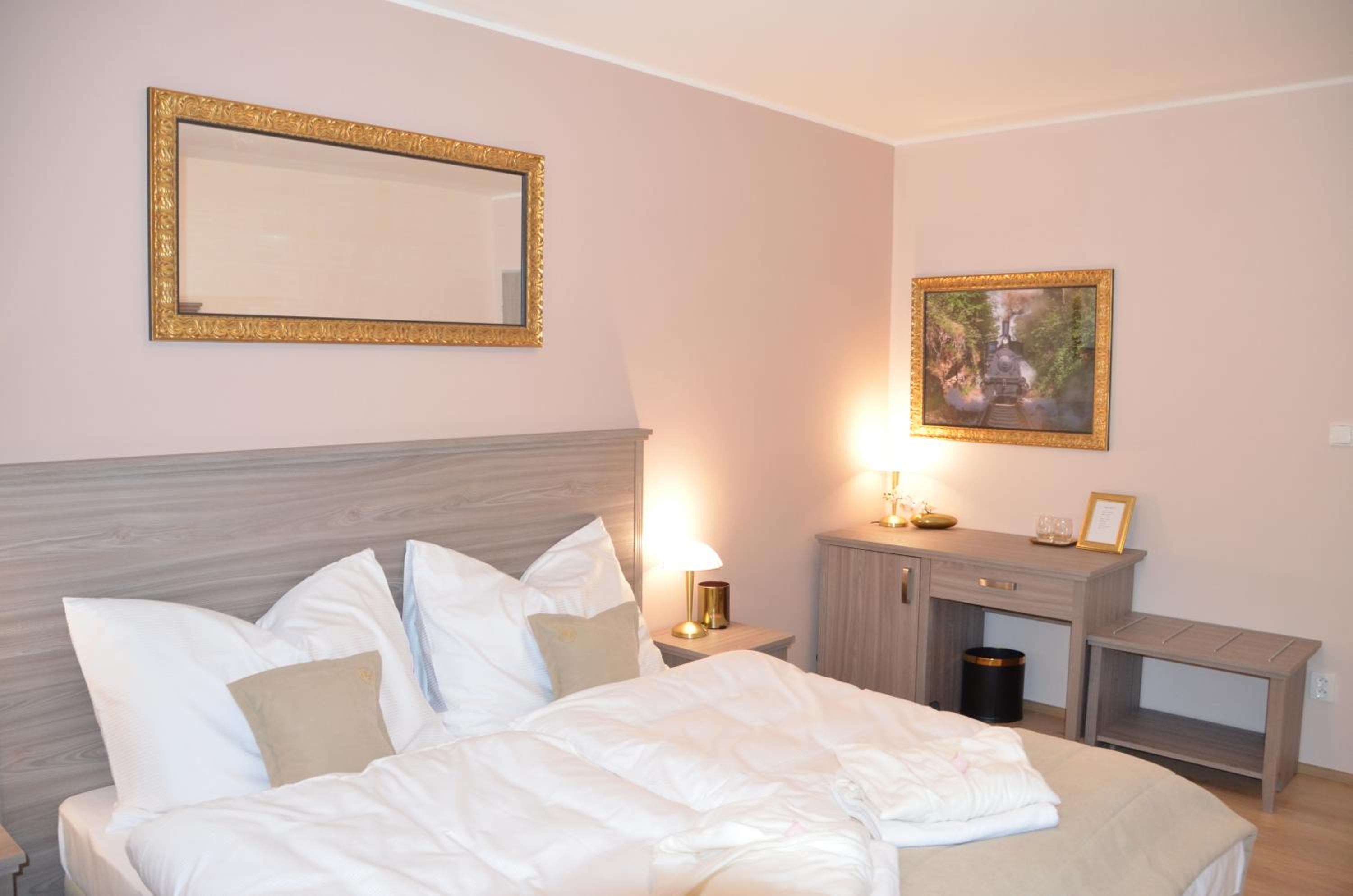 Standard Double or Twin Room - Photo 2