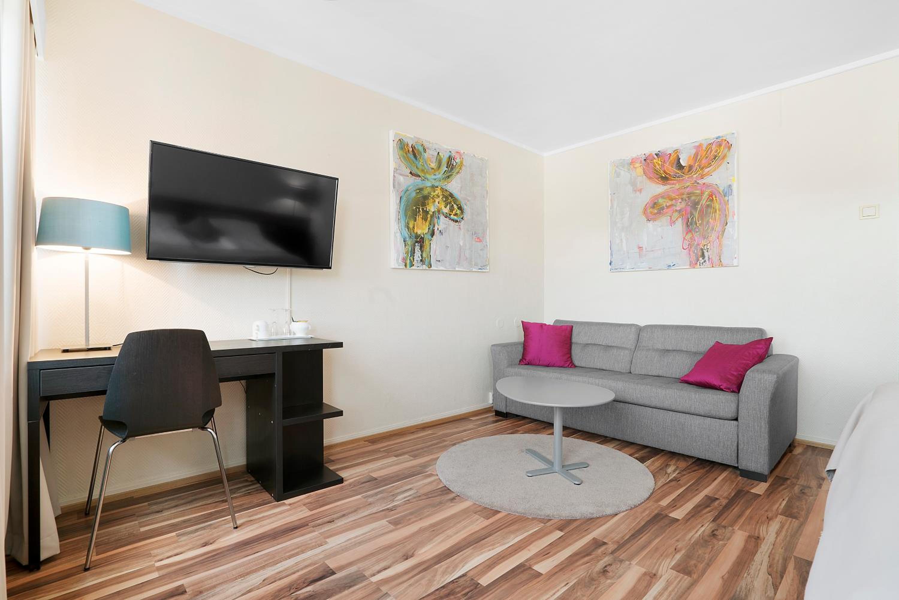 Family Room photo 3