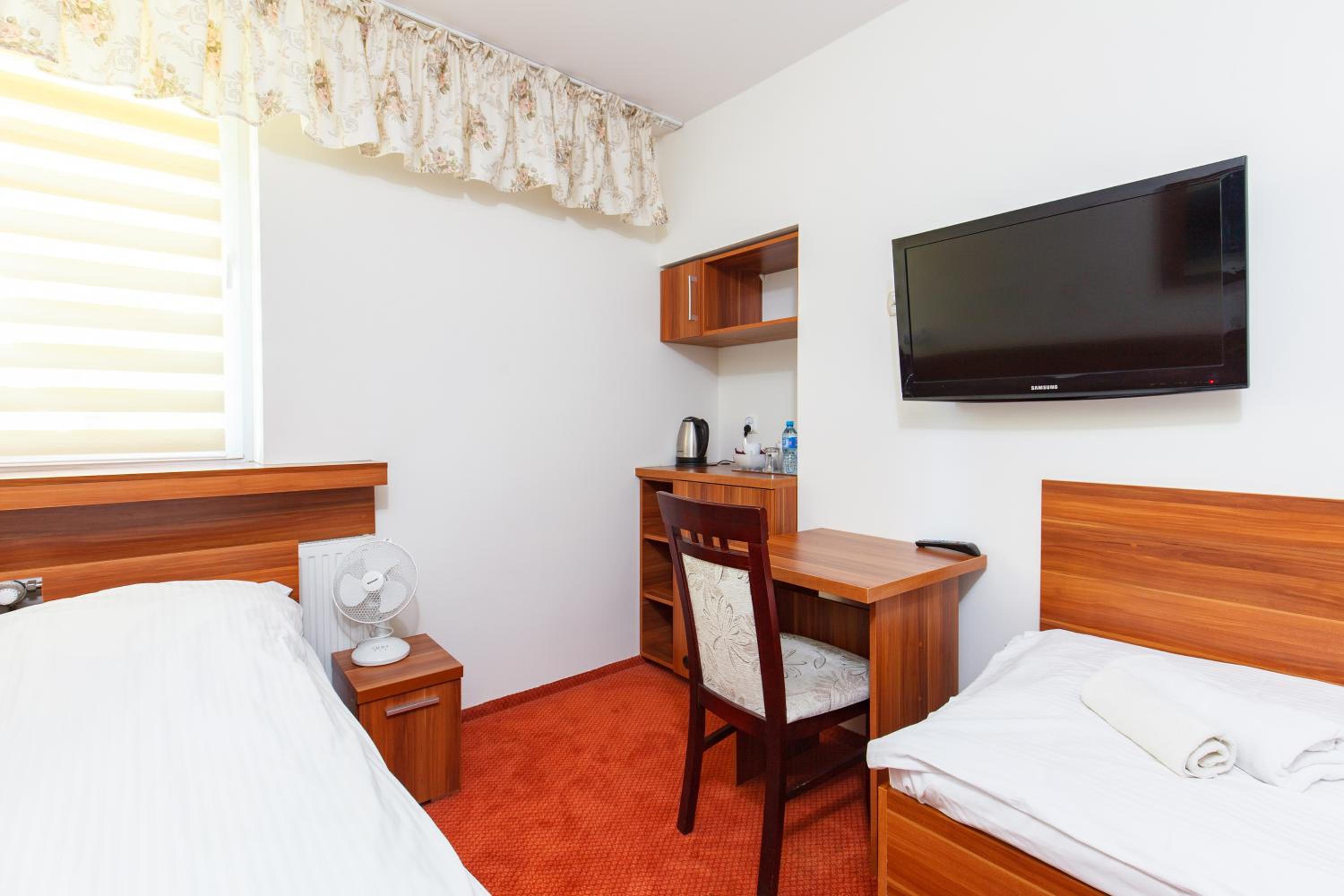 Twin Room - Photo 4