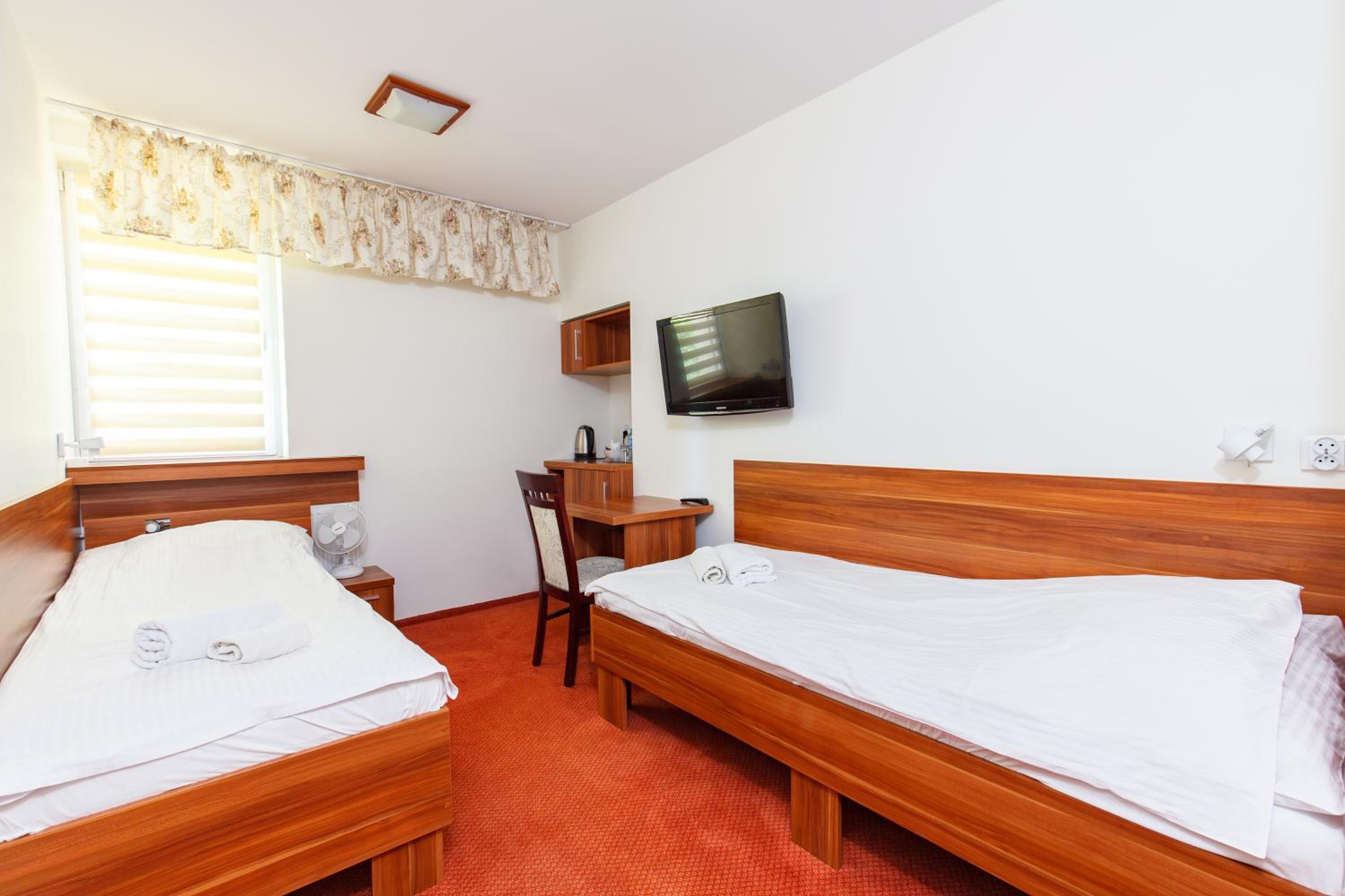 Twin Room - Photo 1