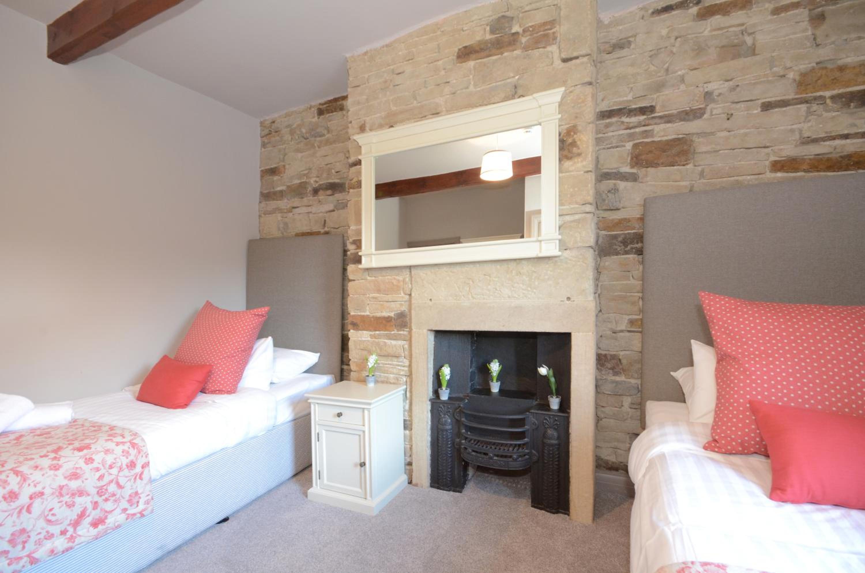 Twin Room - Photo 6