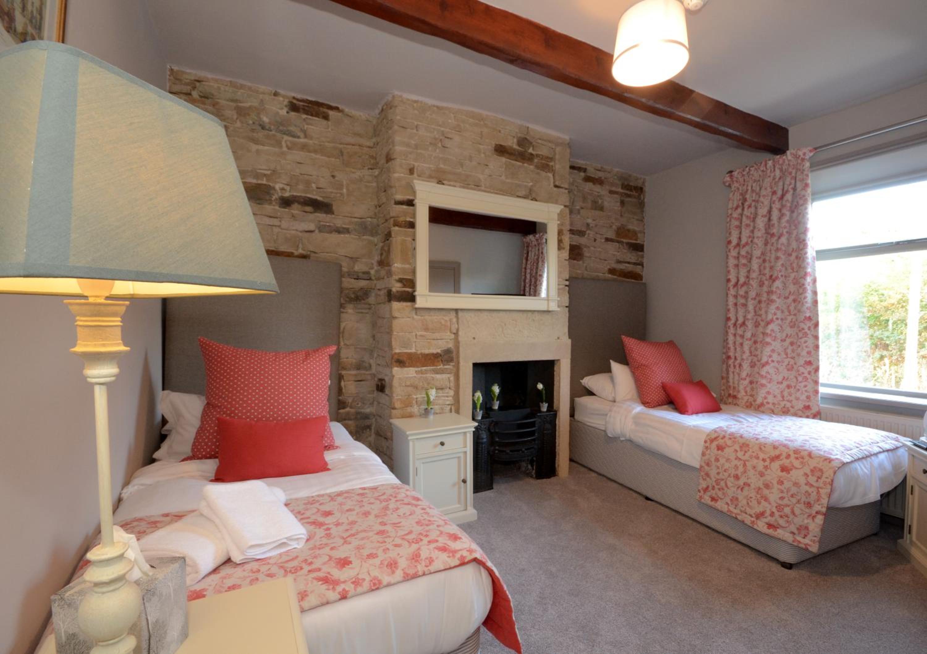 Twin Room - Photo 8