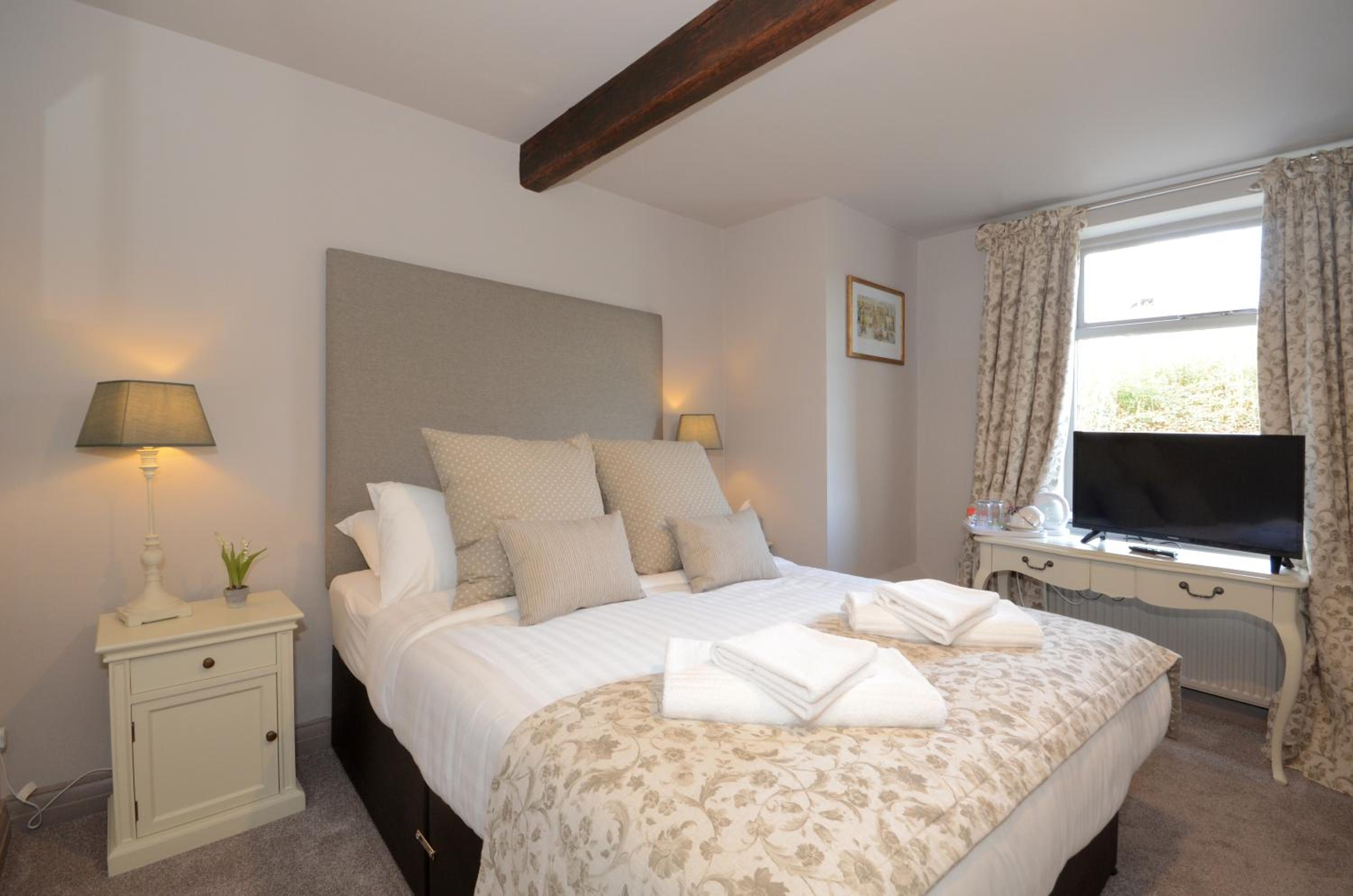 Double Room - Photo 7